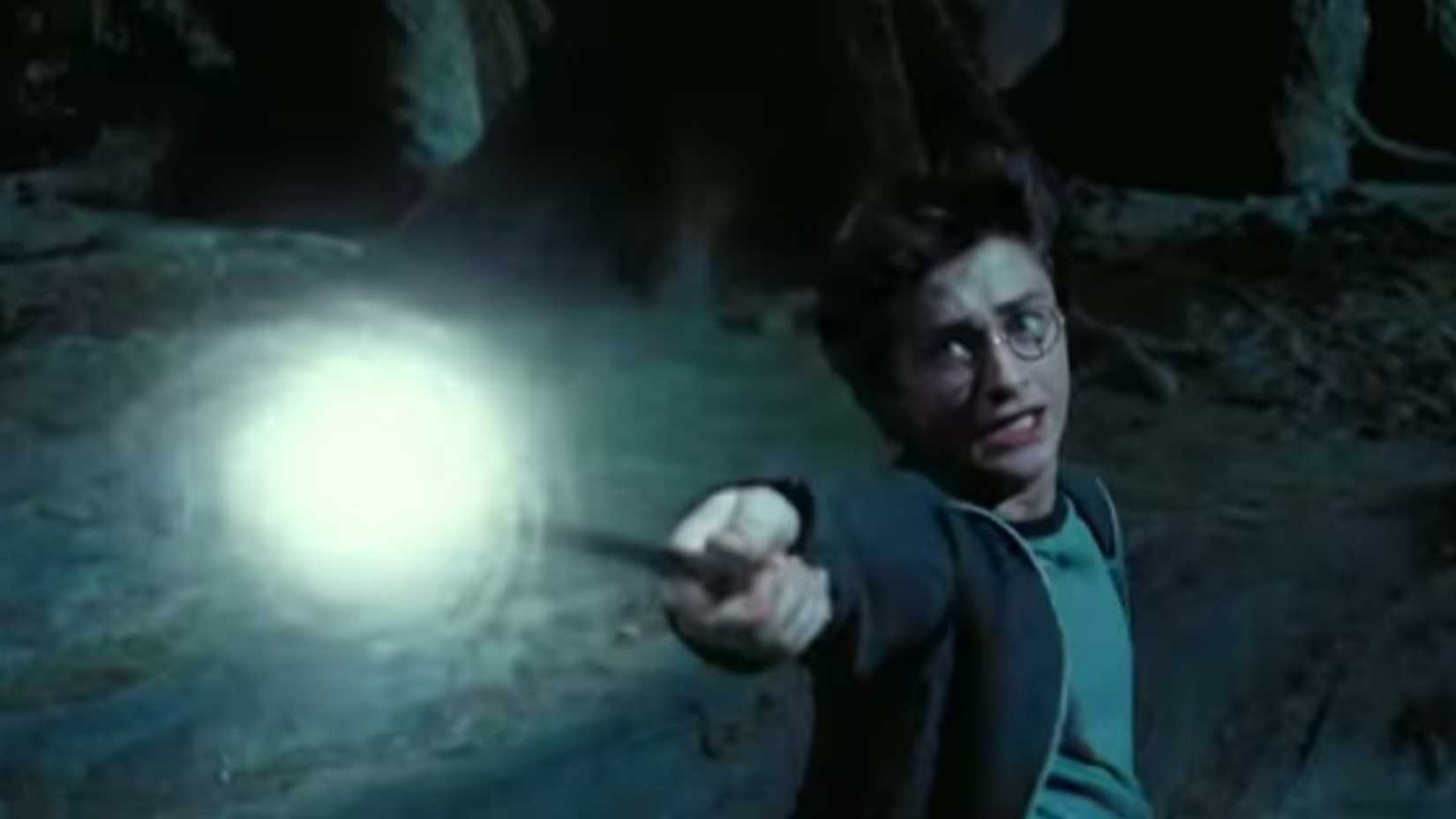 Harry Potter Casts Expecto Patronum