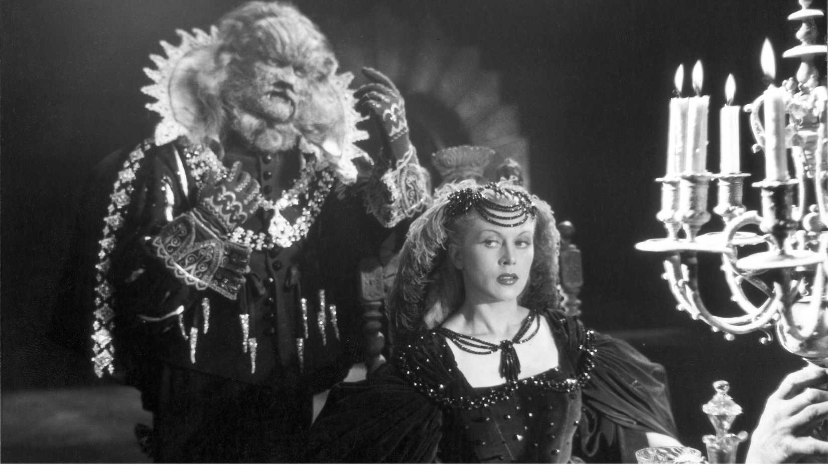 Jean Marais como a Fera e Josette Day como Bela em A Bela e a Fera