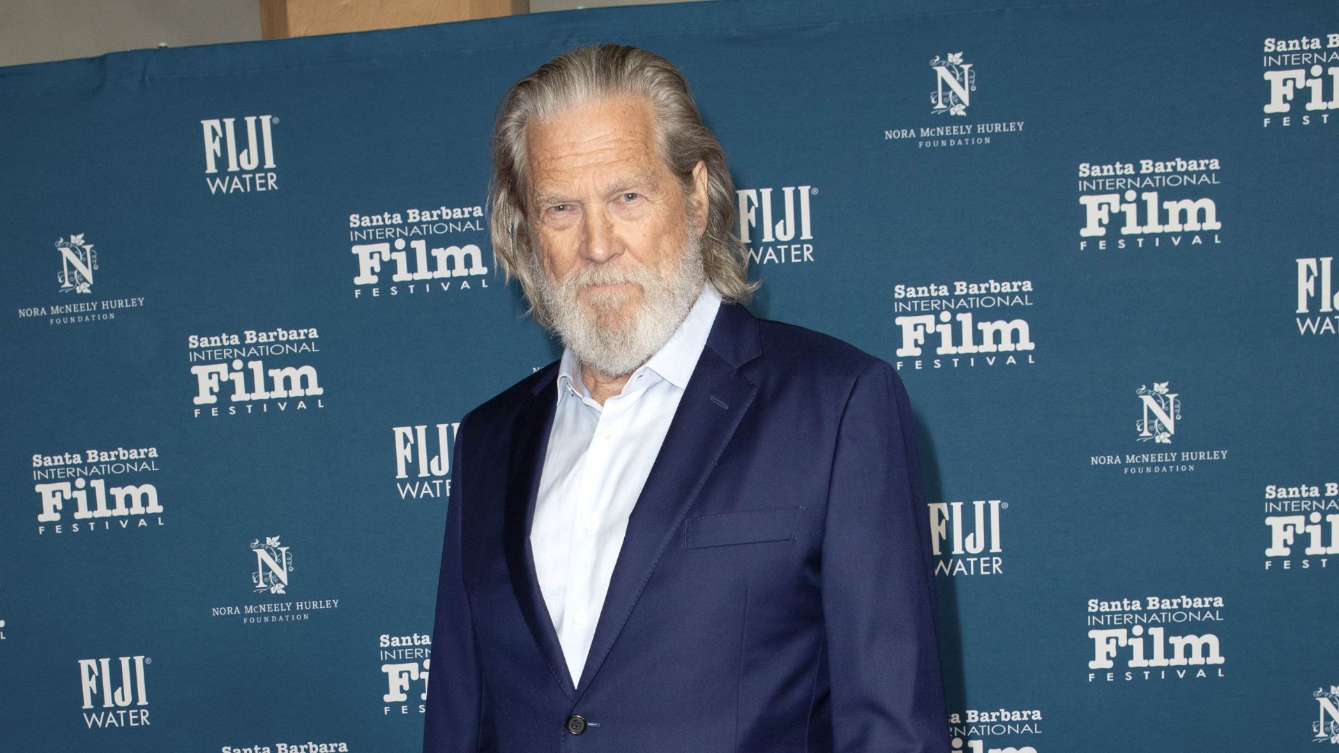 Jeff Bridges poses on red carpet for 41st Annual Santa Barbara International Film Festival: American Riviera Award