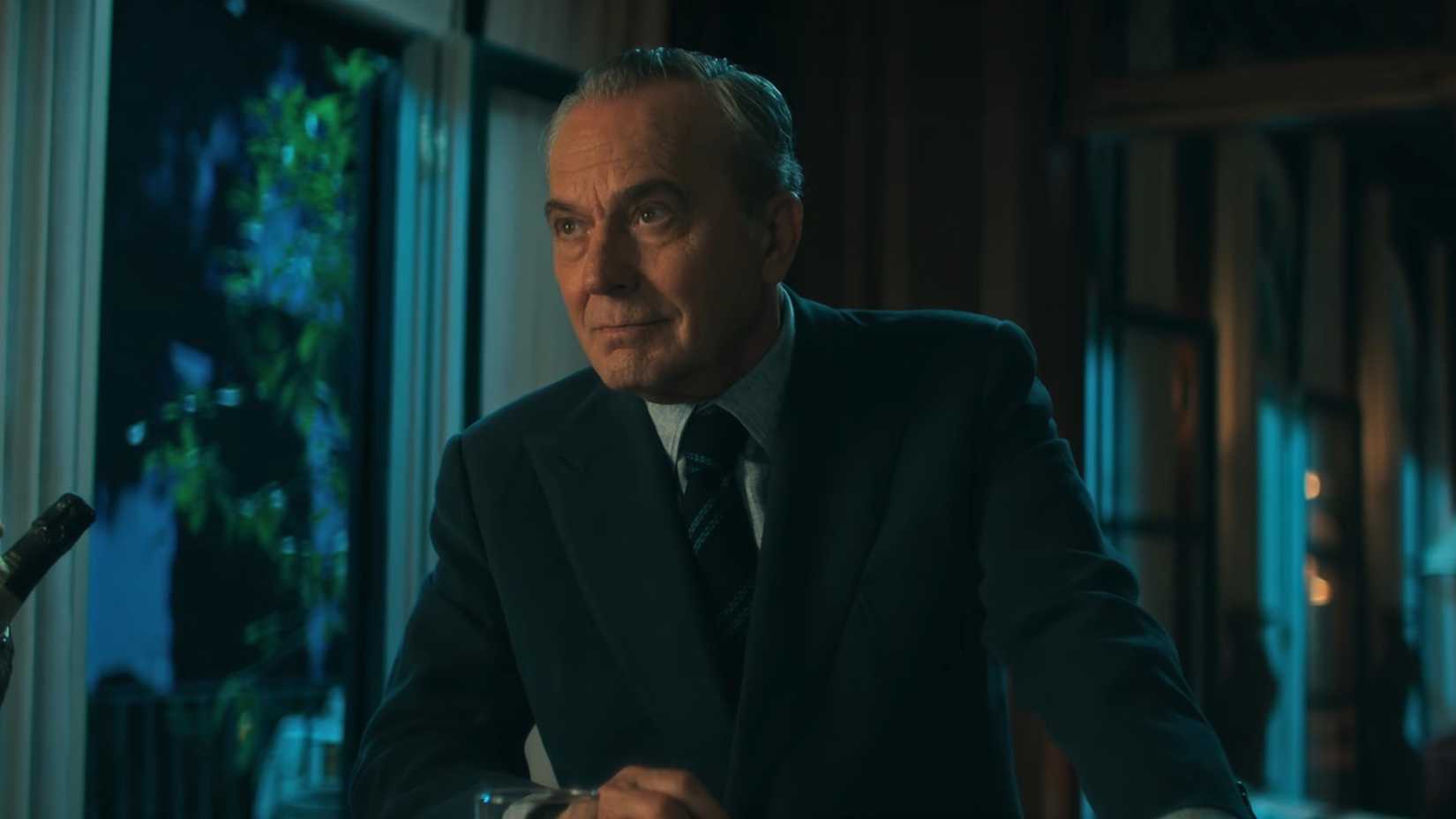 Jose Coronado as Benjamin Basil in the series The Final Problem