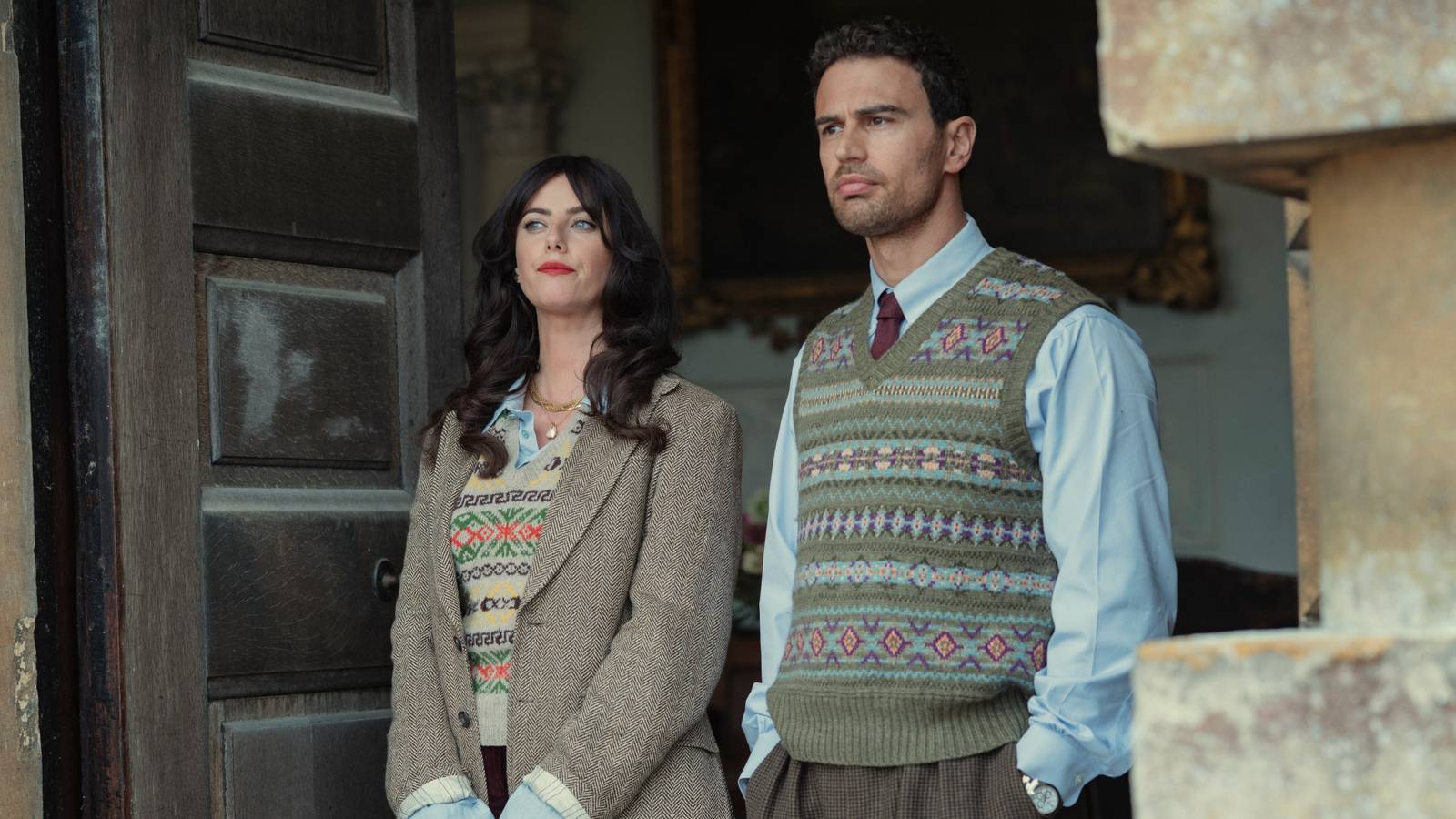 Kaya Scodelario and Theo James in The Gentlemen season 2, episode 1 on Netflix 