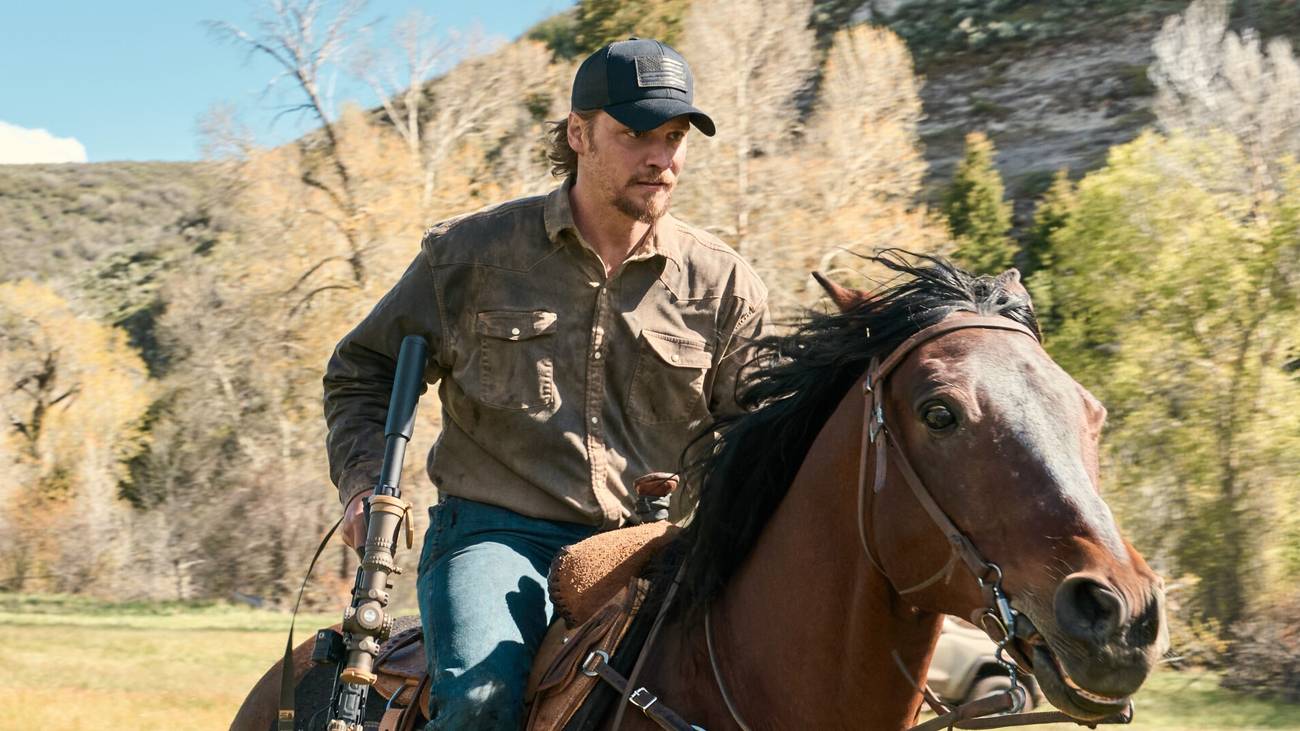 Kayce Dutton riding his horse in Marshals season 2
