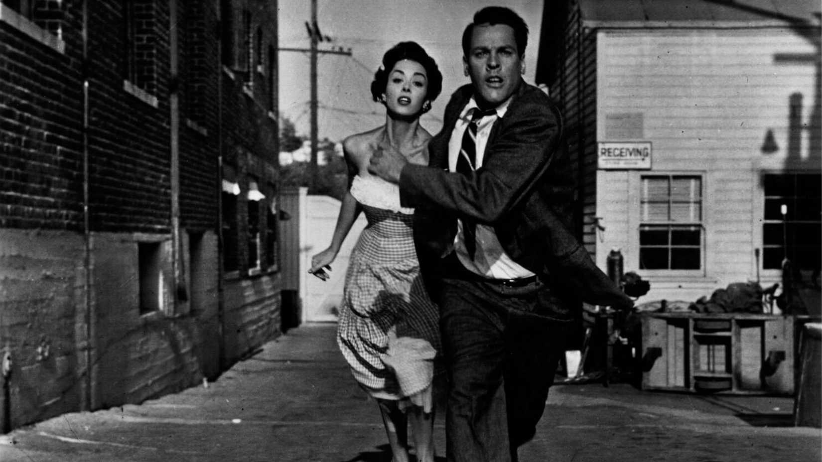 Kevin McCarthy e Dana Wynter em Invasores de Corpos