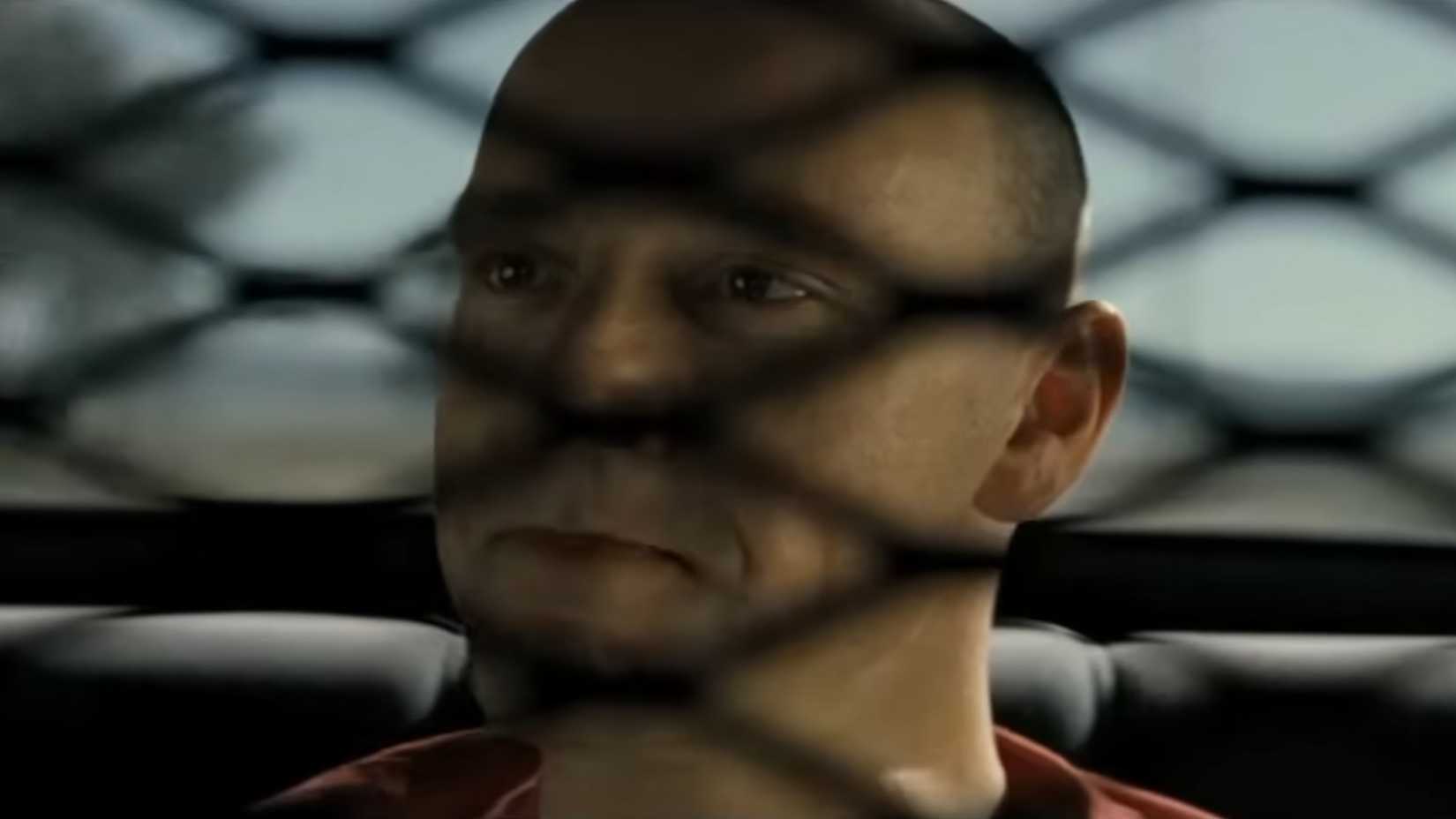 Kevin Spacey as John Doe talking through wire mesh in a car in Se7en