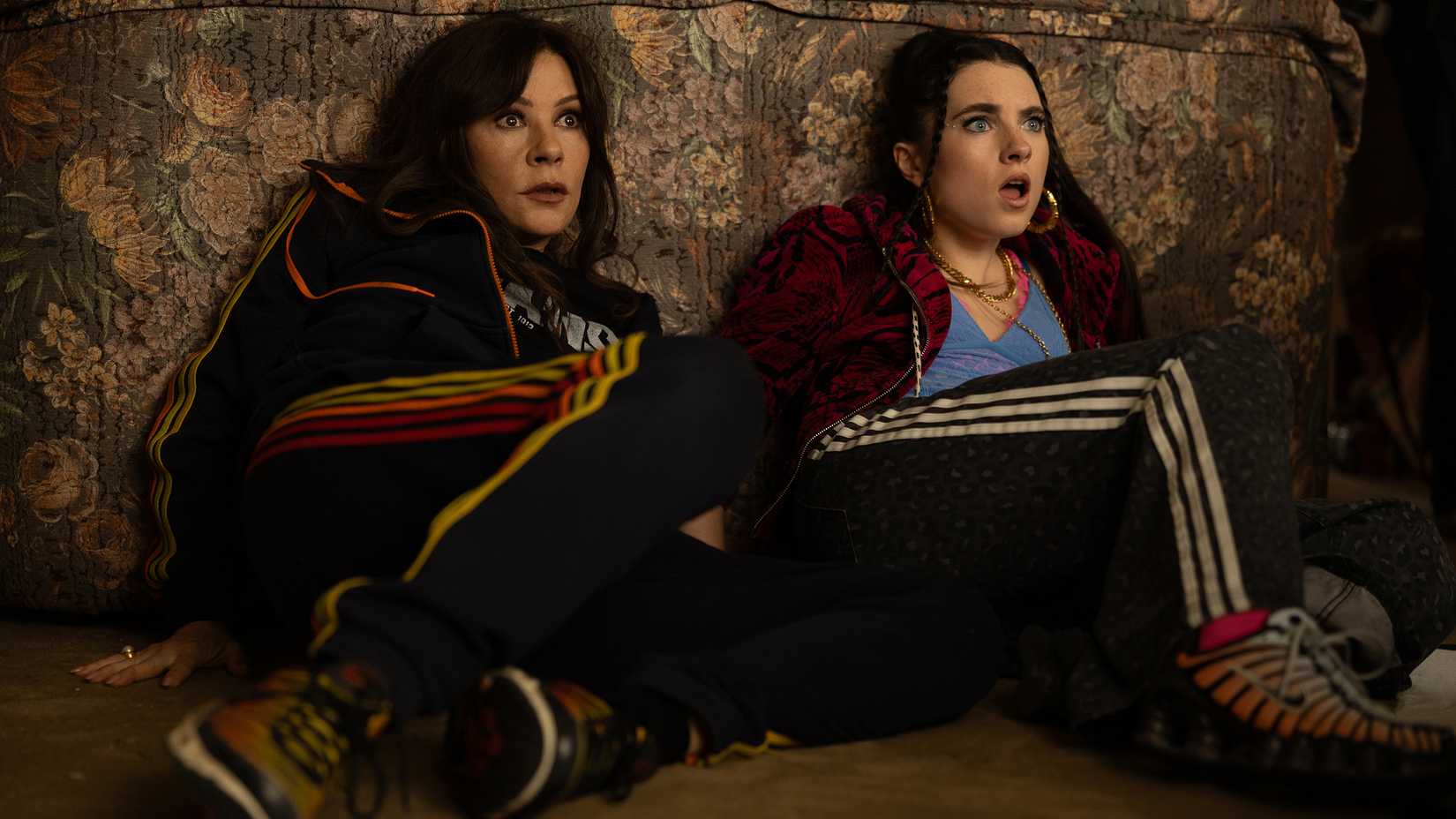 Still of Catherine Zeta-Jones as Jackie and Darci Shaw as Gwen.
