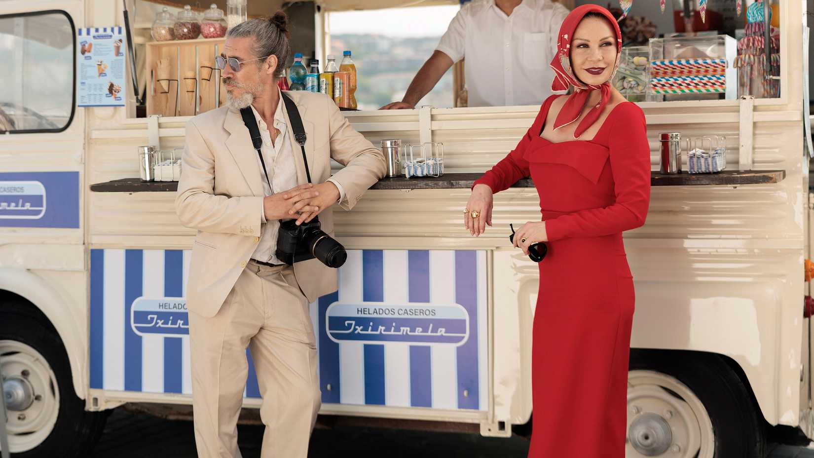 Still of Oscar Jaenada as Zigor and Catherine Zeta-Jones as Jackie in Kill Jackie.