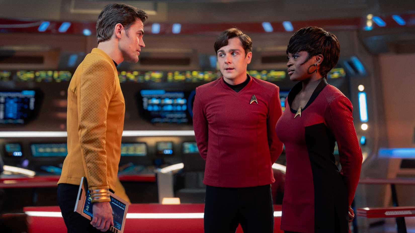 Kirk talks to Scotty and Uhura