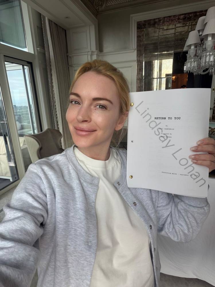 Lindsay Lohan holding up the Return to You script