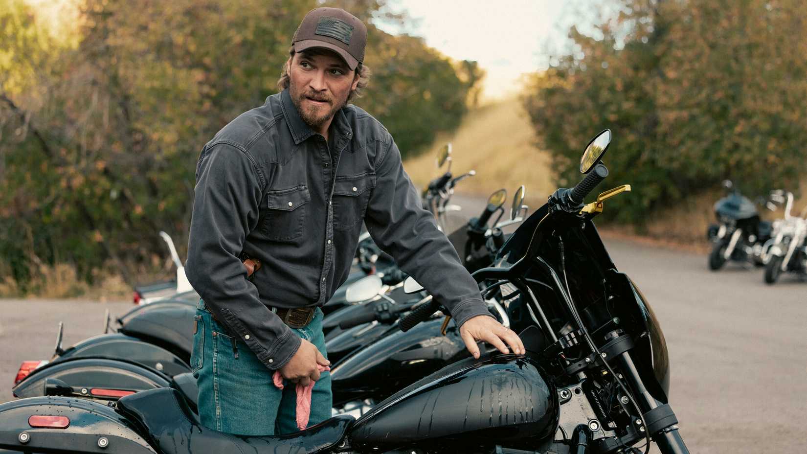 Still of Luke Grimes as Kayce Dutton in Marshals season 1.