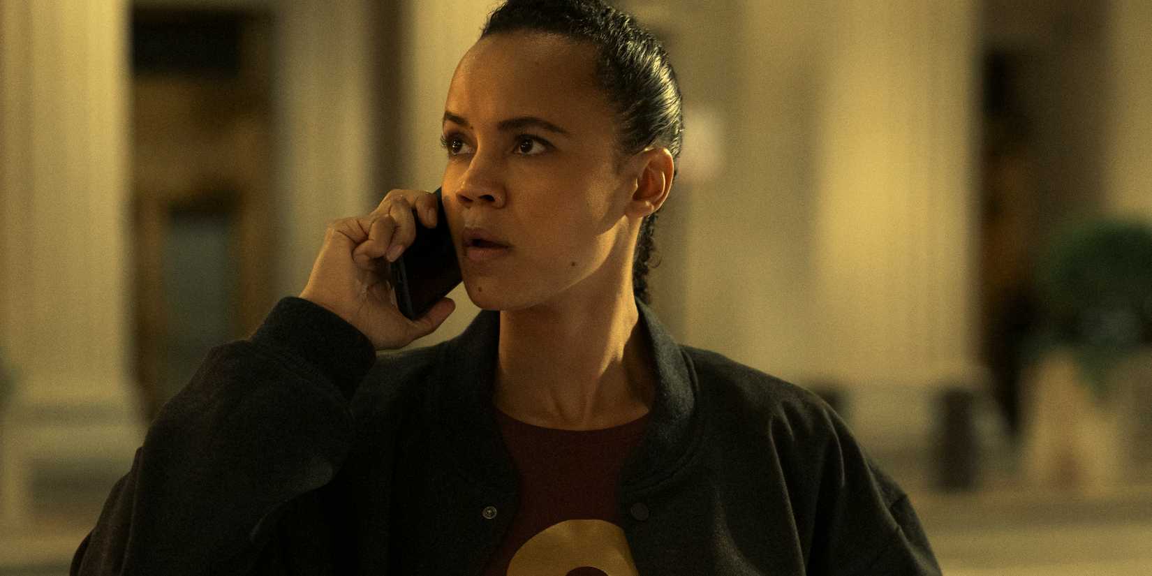 Maria Sten on the phone in Neagley