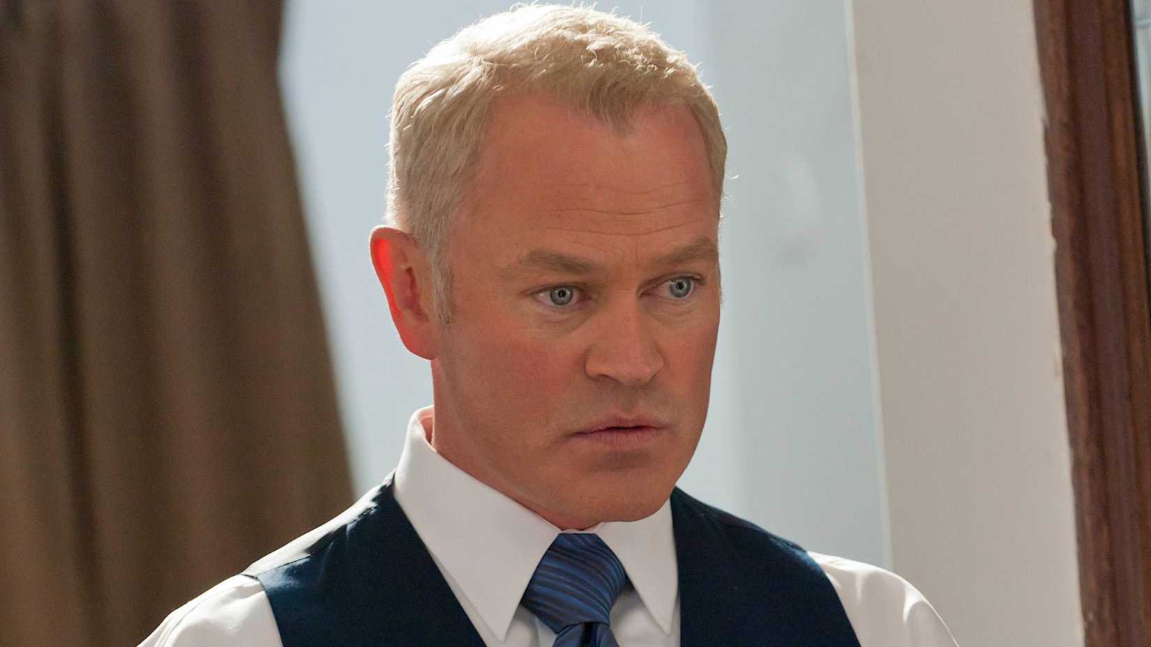 Robert Quarles (Neal McDonough) looking at someone in season 3 of Justified
