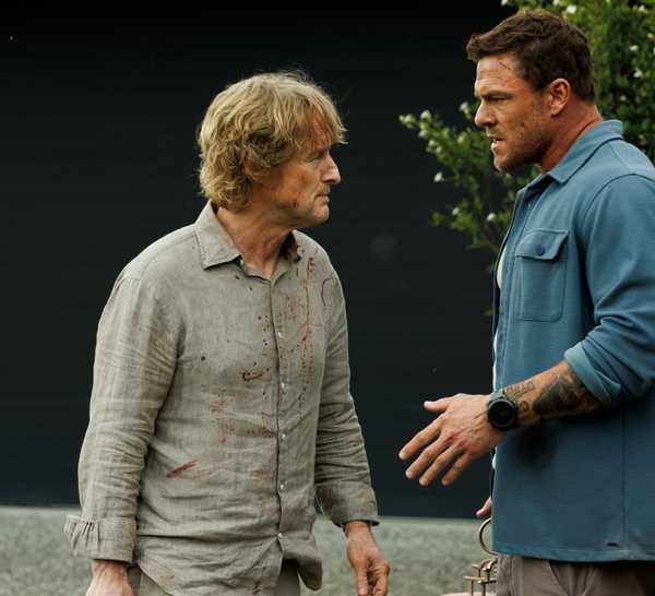 Owen Wilson and Alan Ritchson talking in Runner