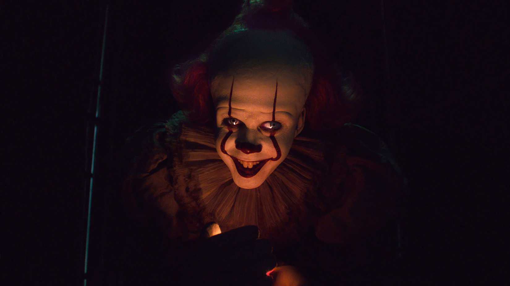 Pennywise smiling at the camera in It Chapter 2