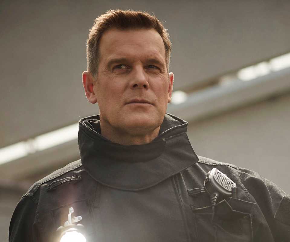 Peter Krause's Bobby Nash in 9-1-1