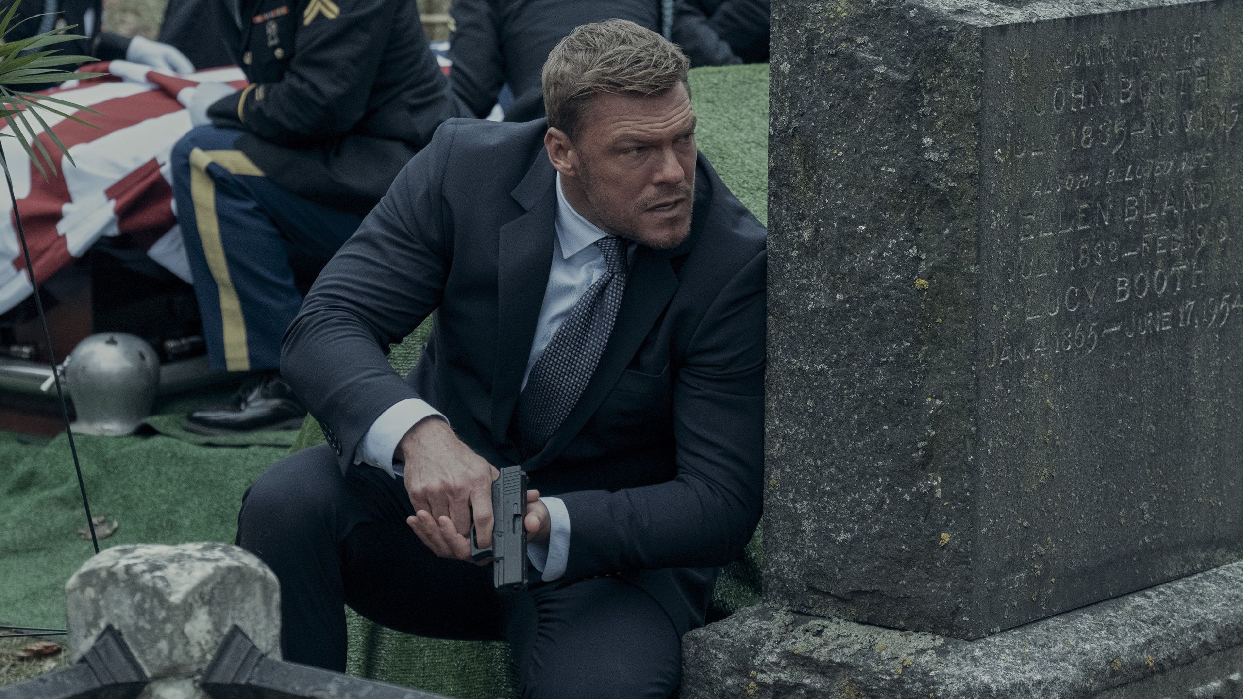 Alan Ritchson's Favorite Reacher Book Was The Better Choice For Season 5
