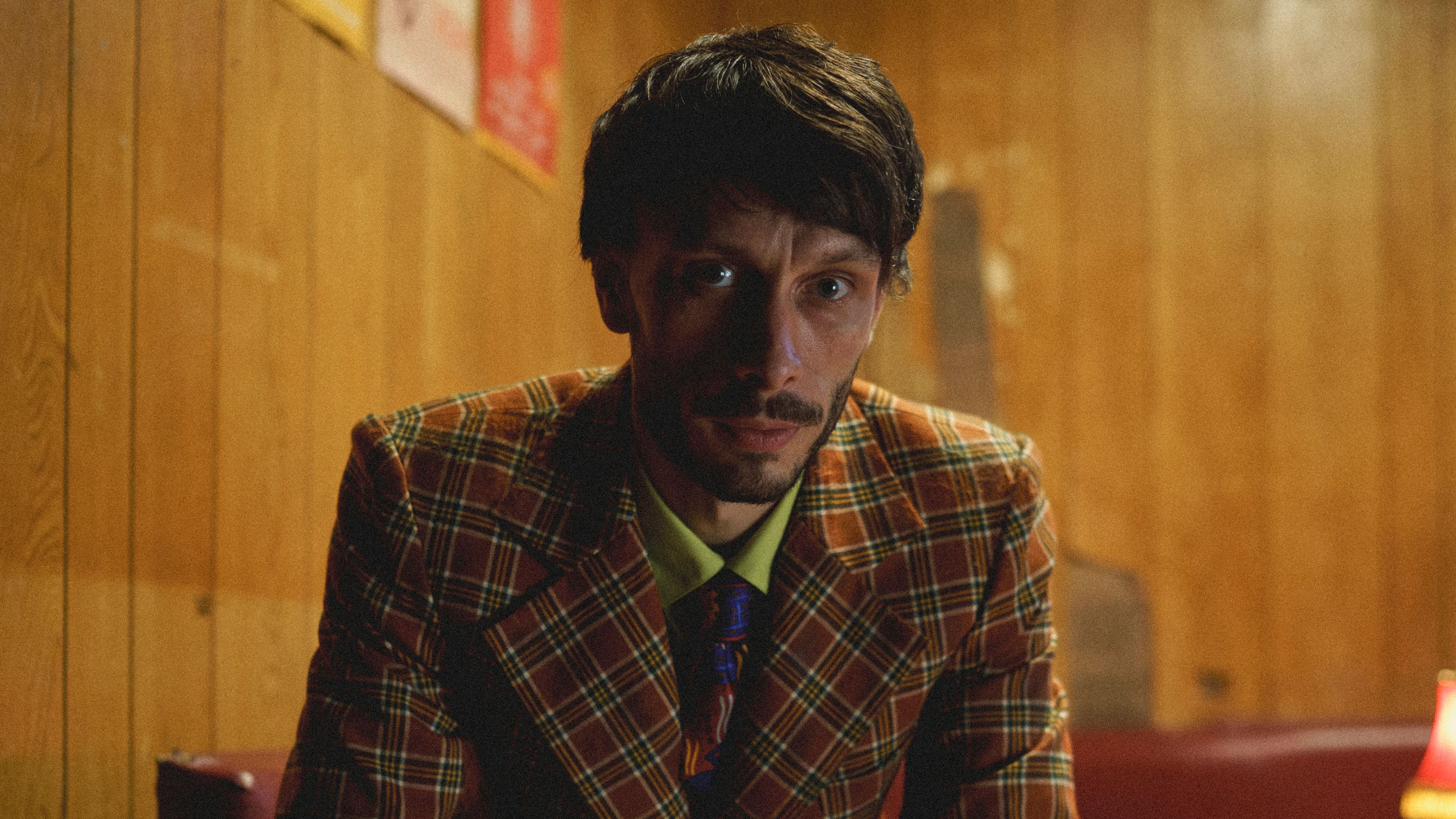 9 Near-Perfect Netflix Miniseries That Hook You In 10 Minutes Or Less