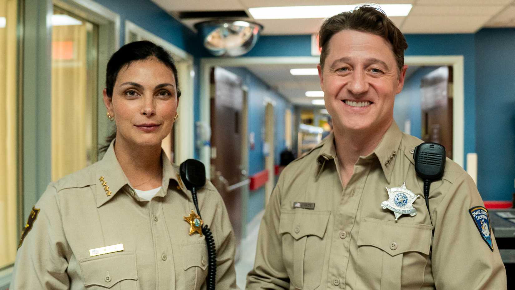 Sheriff Country's Morena Baccarin as Mickey Fox and guest star Ben McKenzie as Sheriff Wade