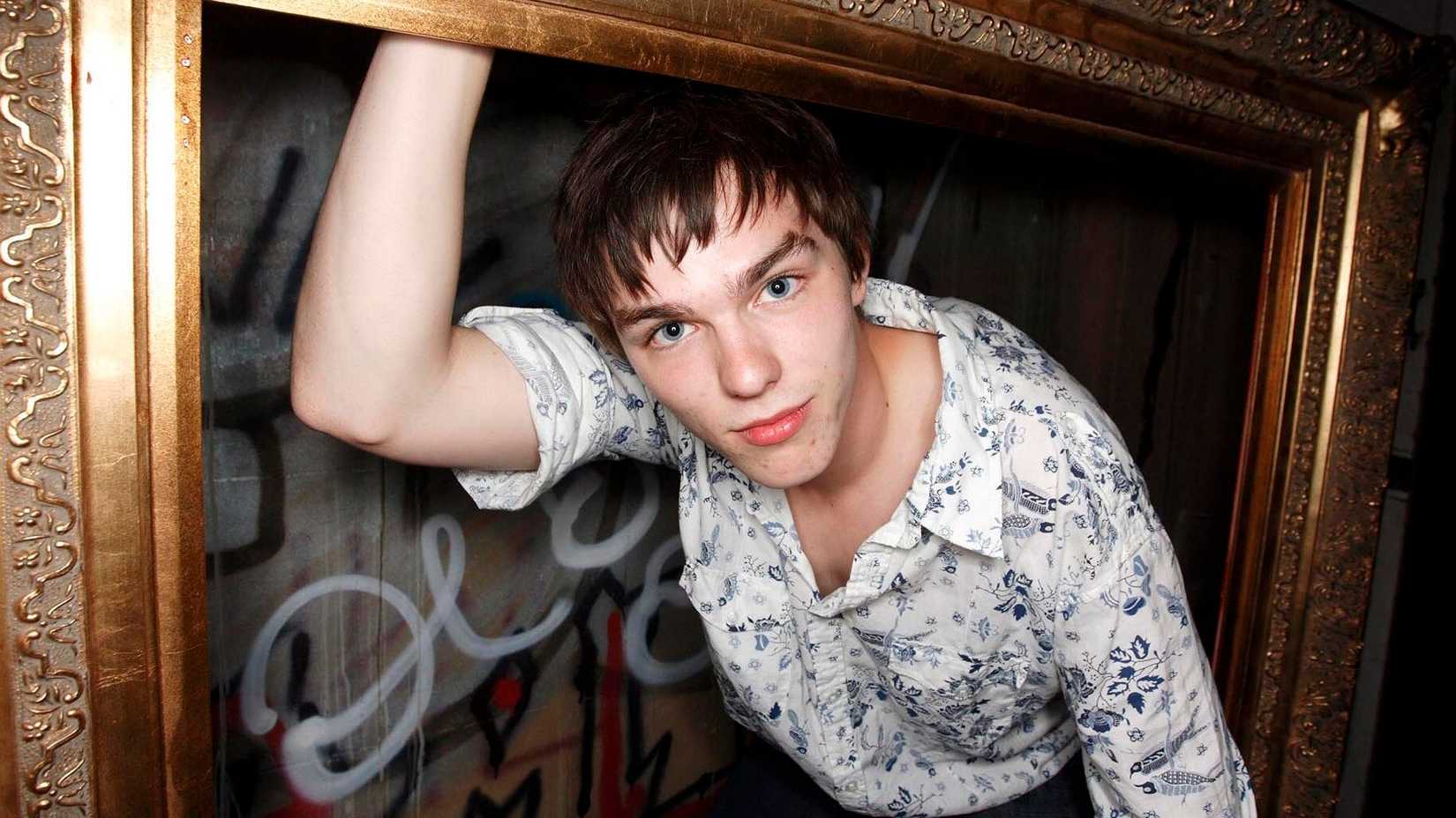Nicholas Hoult as Tony Stonem leaning through a doorway in Skins.