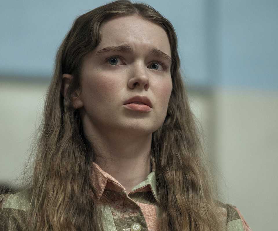 Summer H. Howell as Carrie looking upset in Carrie