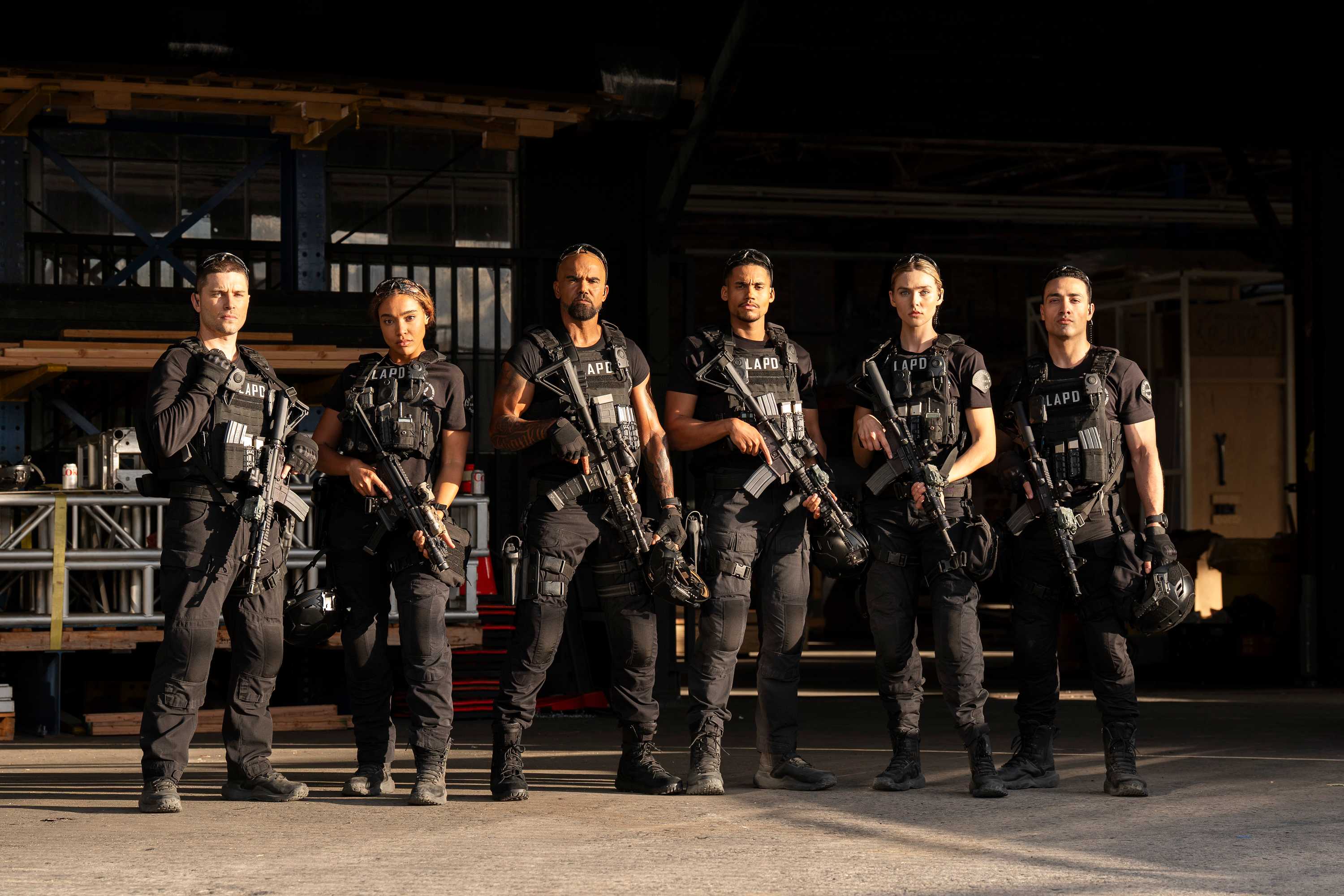 SWAT Exiles 102 Ronen Rubinstein (%22Jude Reddick%22), Lucy Barrett (%22Samantha %22Sammy%22 Bishop%22), Shemar Moore (%22Daniel %22Hondo%22 Harrelson%22), Adain Bradley (%22Malik Anderson%22), Zyra Gorecki (%22Cassidy Reed%22), Freddy Miyares (%22Ethan Cole%22)