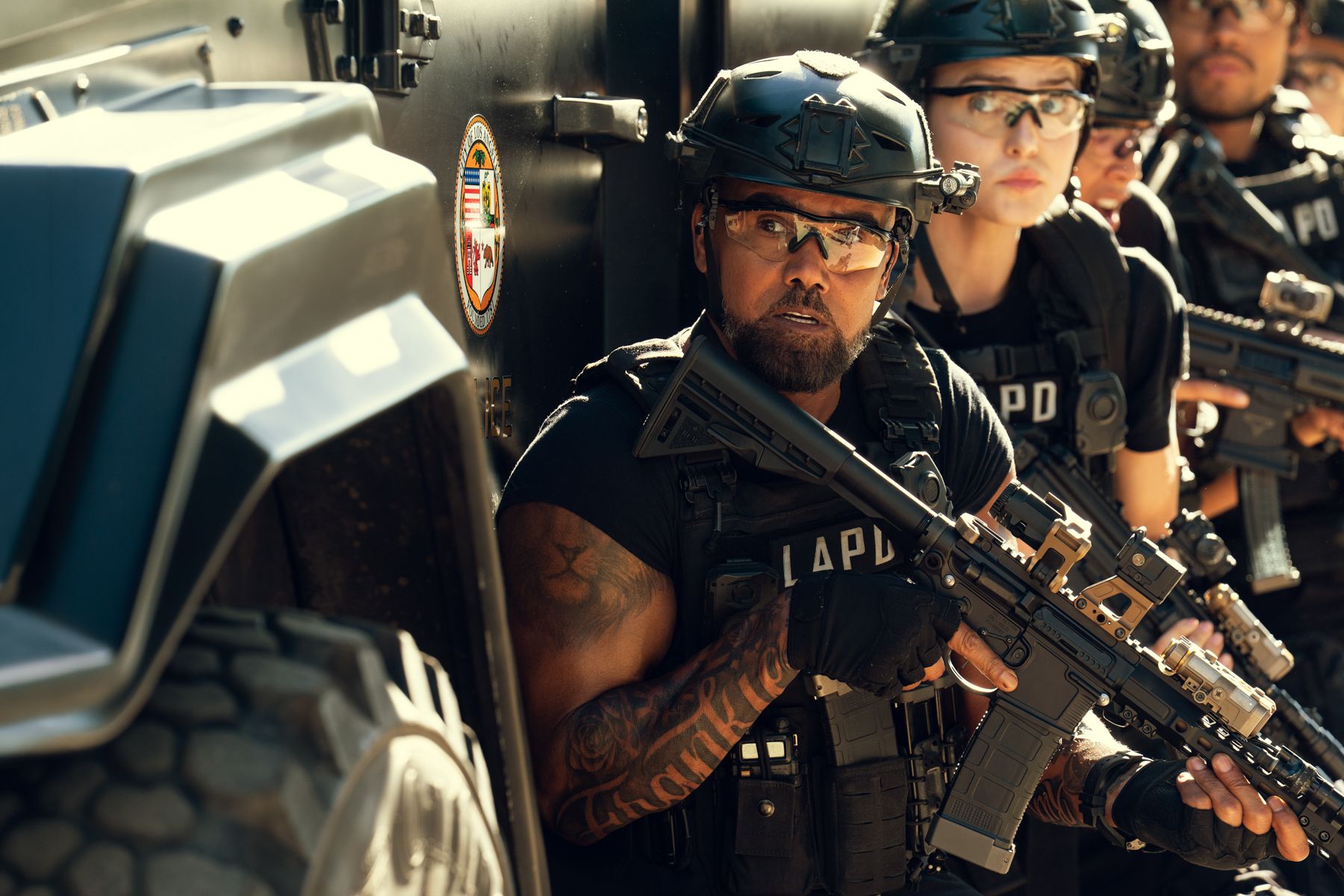 SWAT Exiles Shemar Moore (Daniel %22Hondo%22 Harrelson)