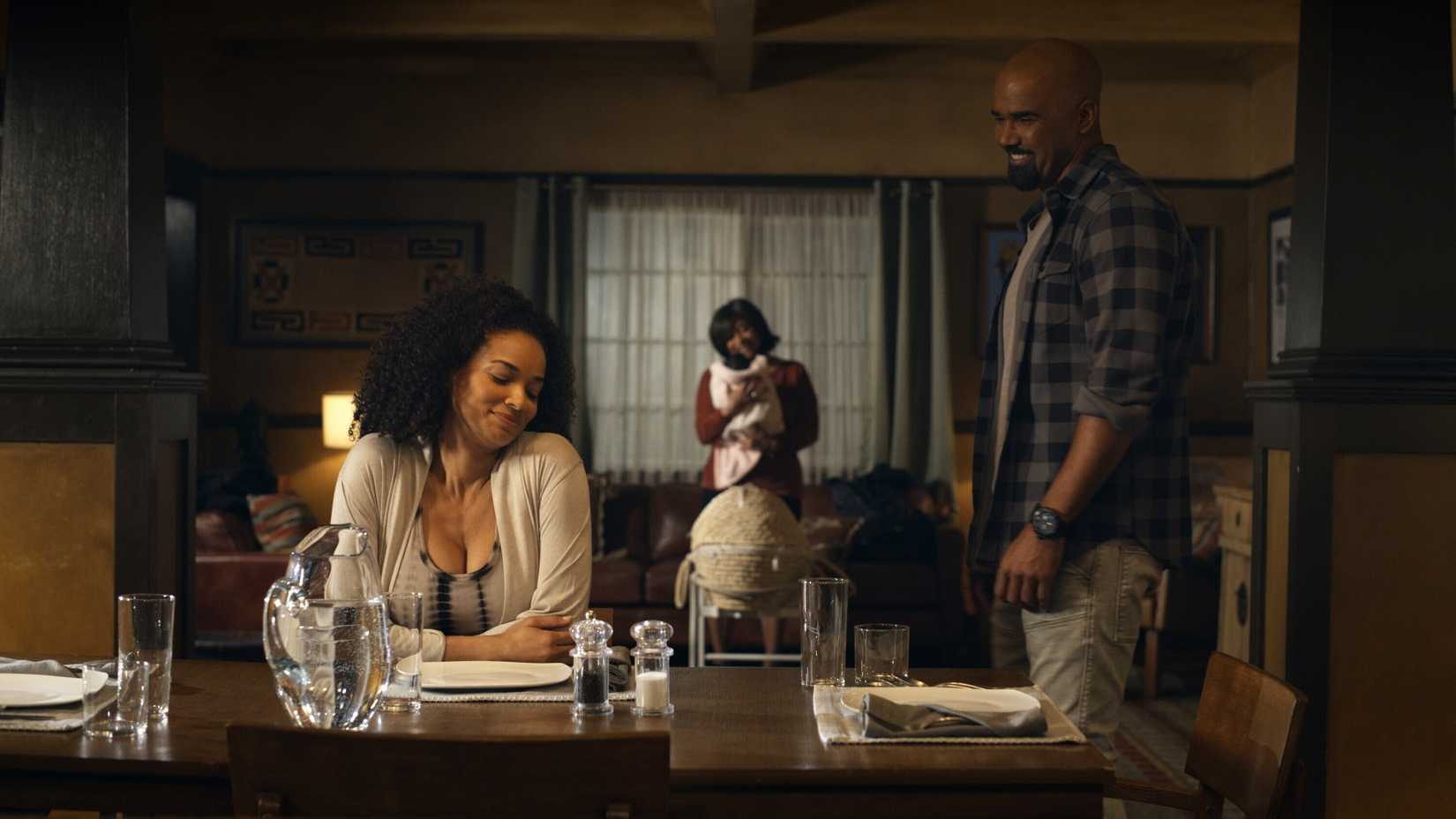 Rochelle Aytes as Nichelle and Shemar Moore as Hondo in SWAT