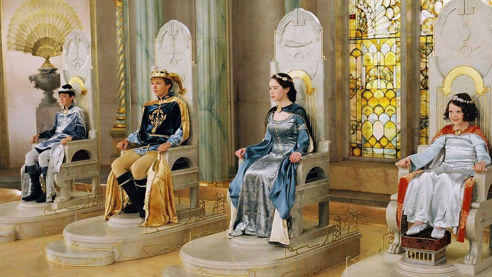 The four Pevensie children sitting on thrones in The Chronicles of Narnia: The Lion, the Witch and the Wardrobe.
