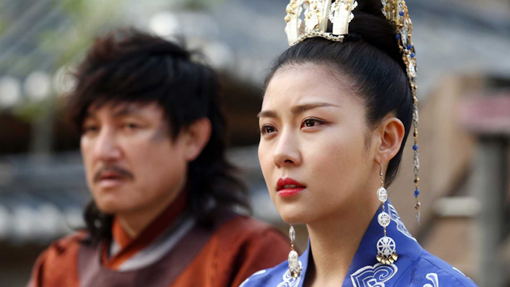 A woman looks concerned in the historical K-drama Empress Ki.