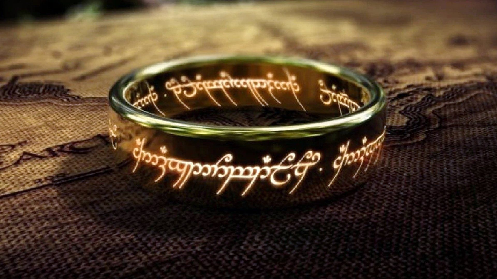 The Most Powerful Lord of The Rings Weapon Isn't The One Ring, It's the Silmaril image