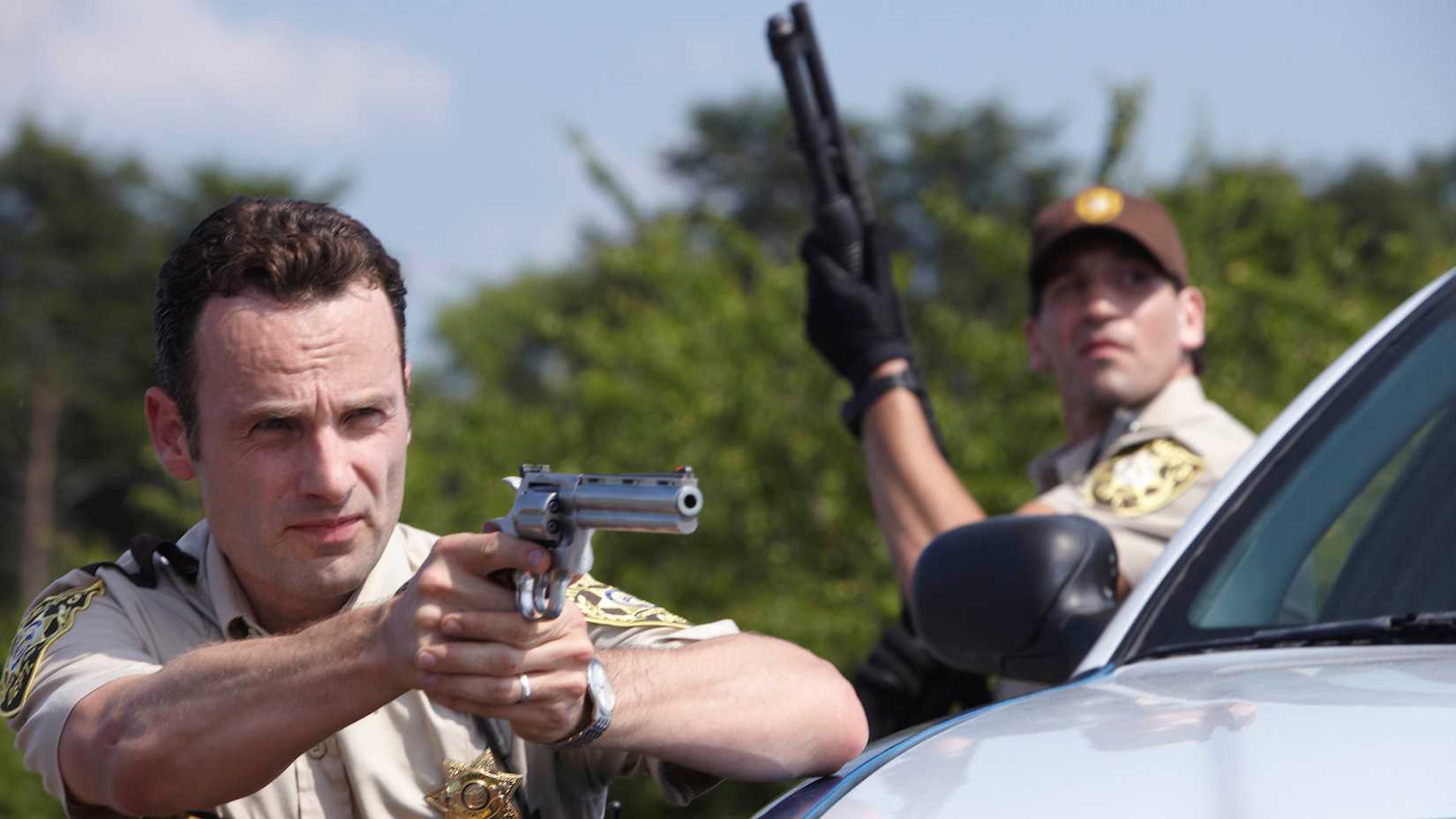 Rick and Shane as Cops in The Walking Dead Pilot