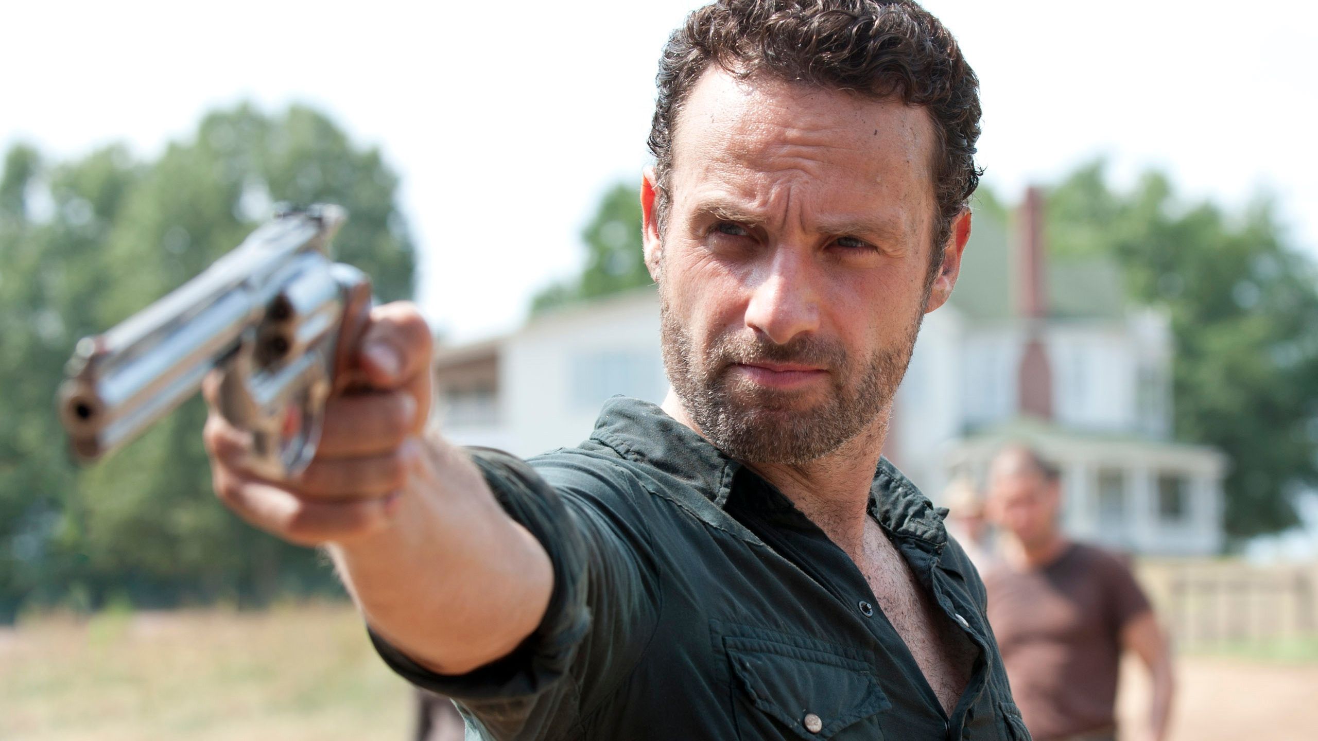 Every Character's Signature Weapon In The Walking Dead image