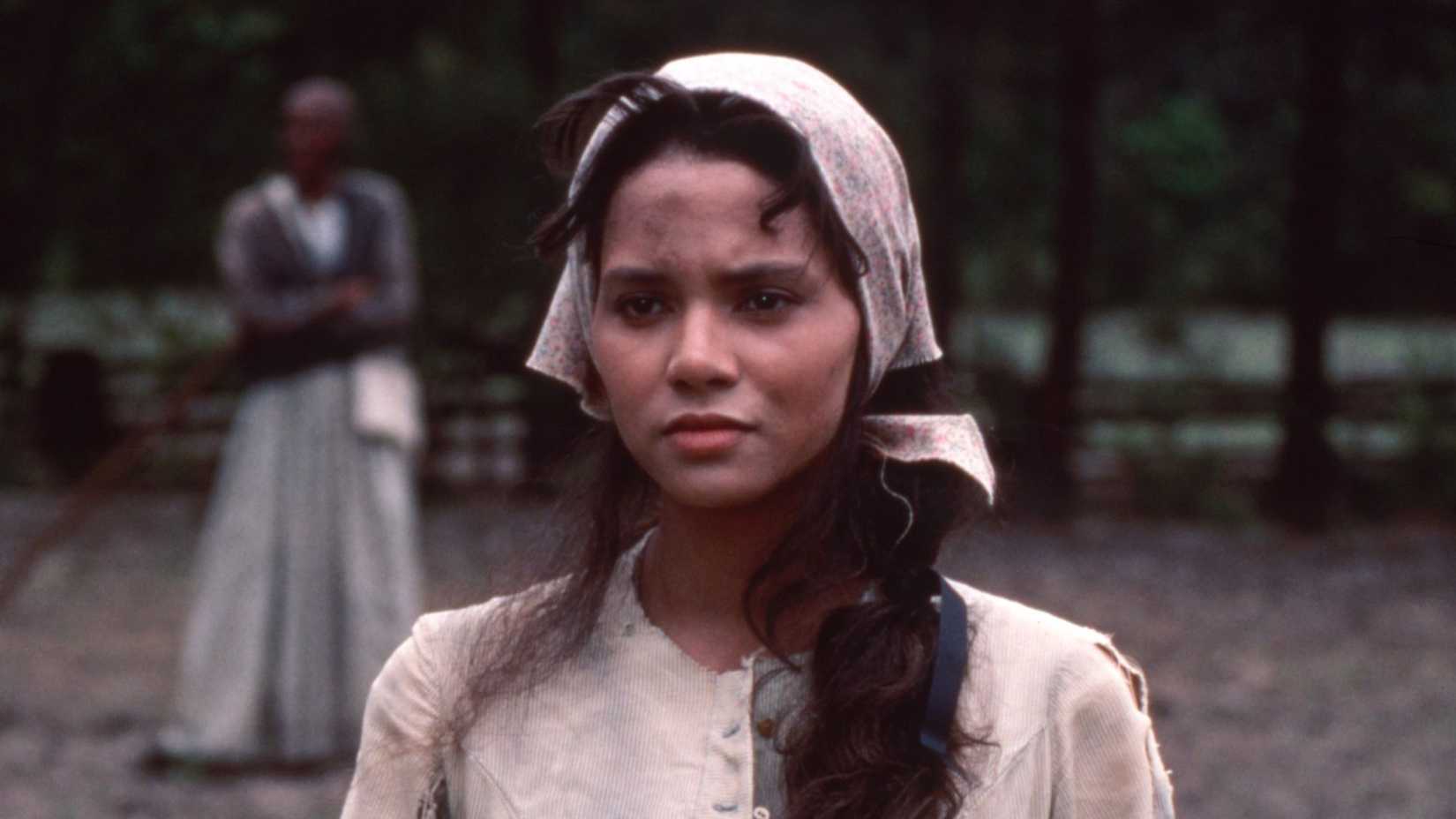 Queen (Halle Berry) working in a field in Alex Haley's Queen.