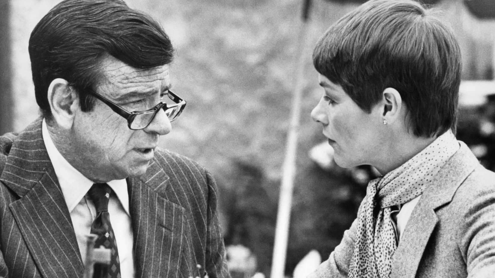 Walter Mathau and Glenda Jackson in Hopscotch