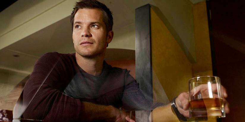 Wes Krulik (Timothy Olyphant) with a drink in Damages season 2