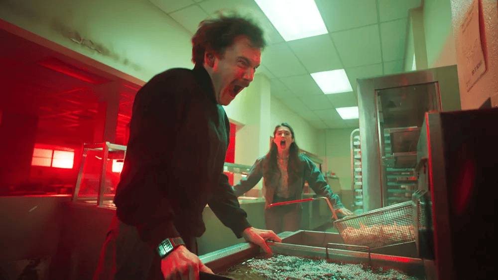 A man and woman screaming in a kitchen in Lice