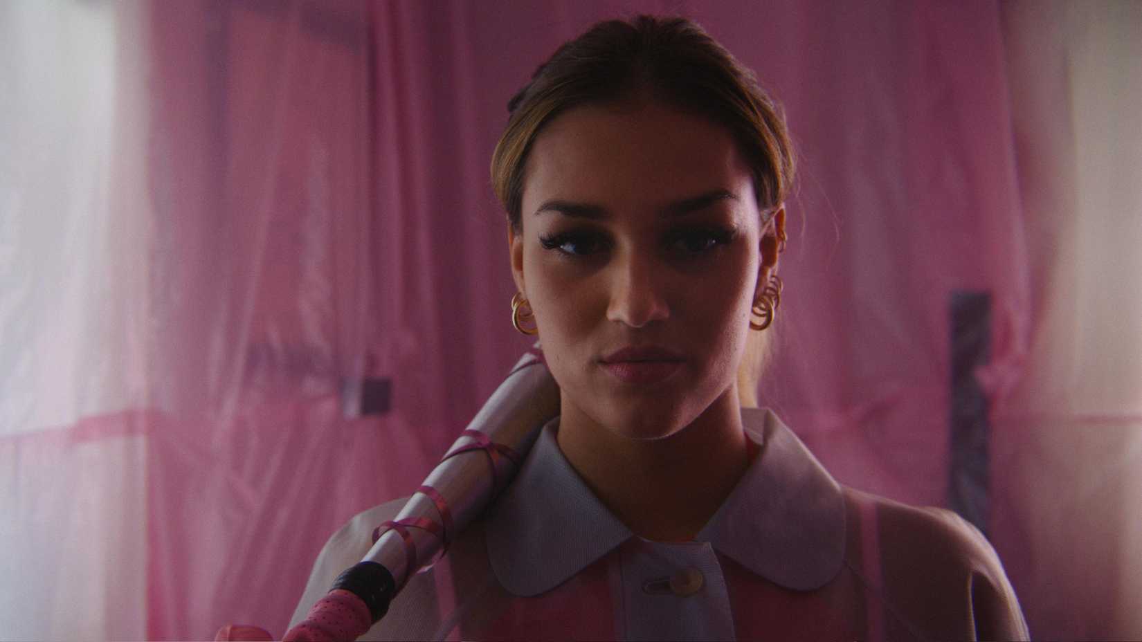 A woman holds a pink batt in No Angel (Swedish title: Ingen Angel)