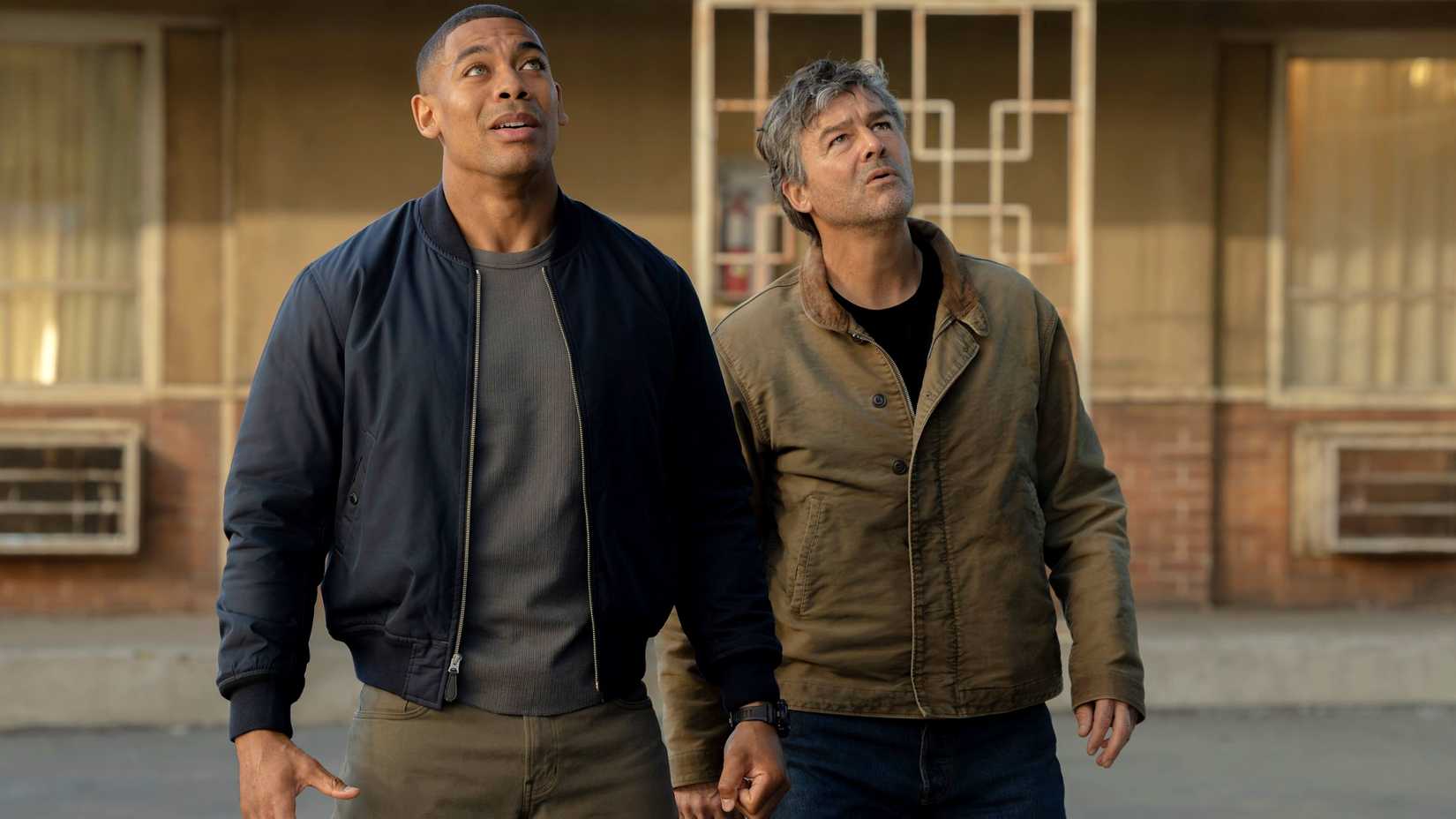 Aaron Pierre and Kyle Chandler looking upwards in Lanterns