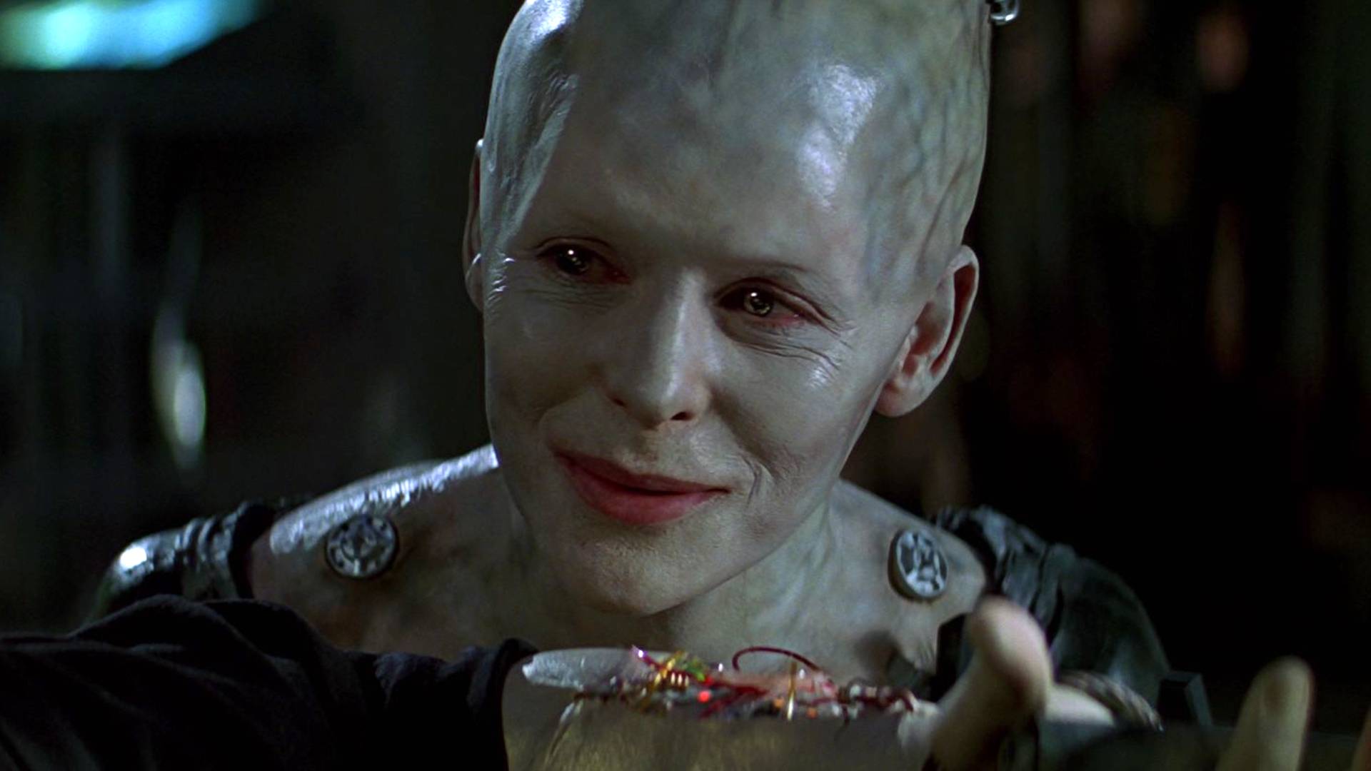 Borg Queen zavodi Datu