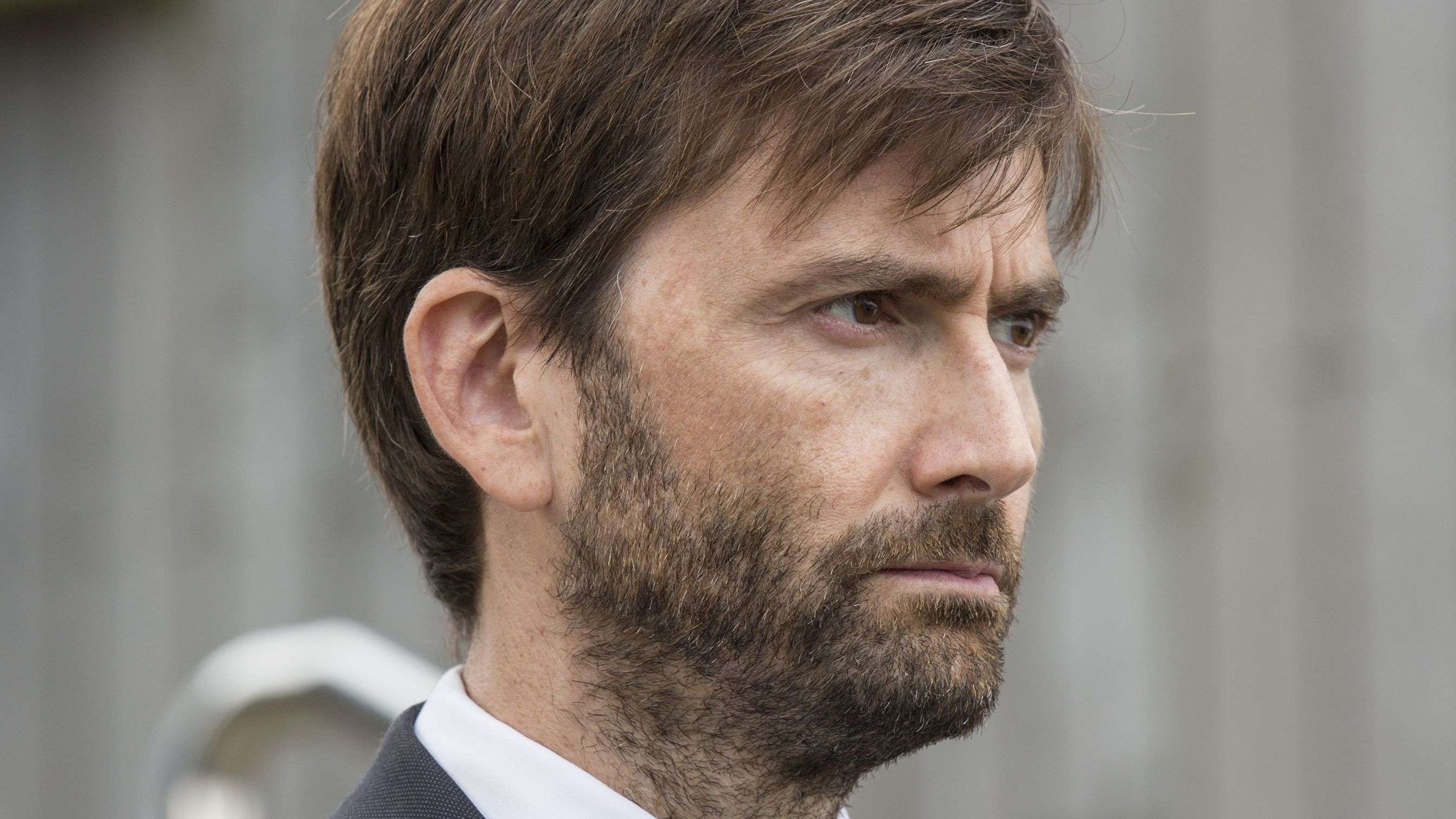 David Tennant & Olivia Colman’s 24-Part Crime Masterpiece Leaves Netflix In Just 7 Days