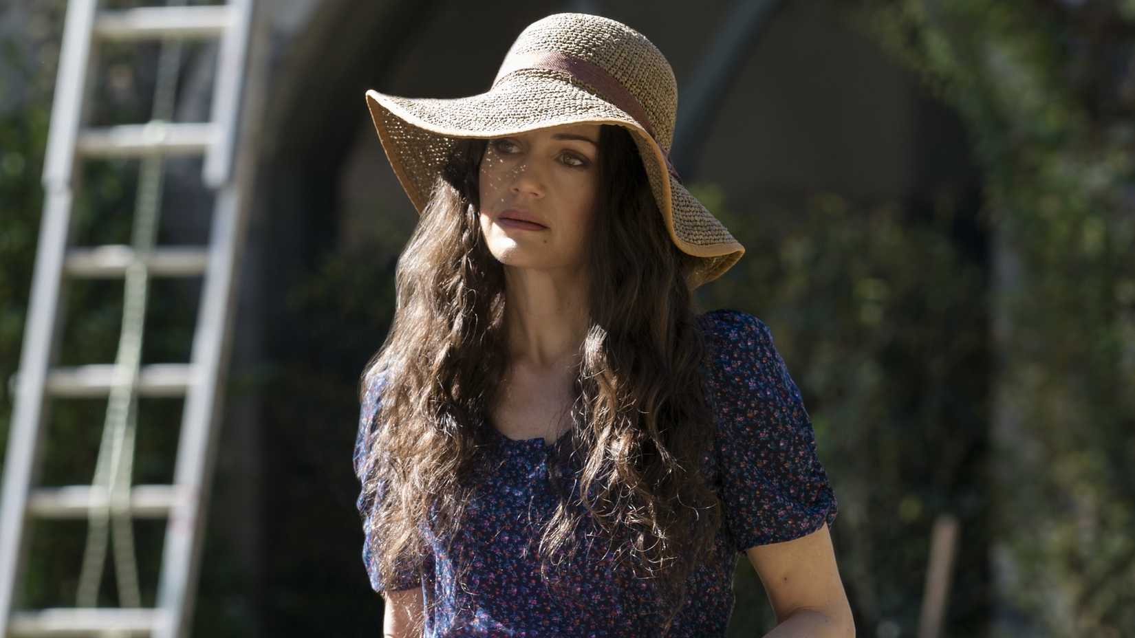 Carla Gugino's Olivia Crain in The Haunting of Hill House 2018