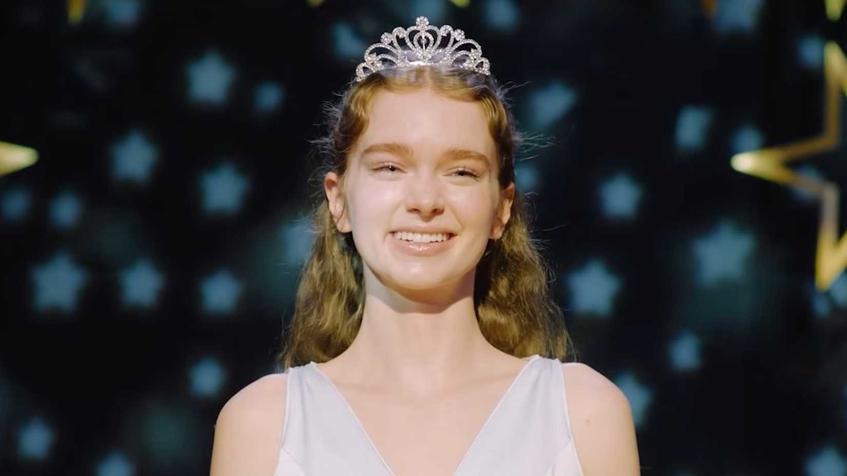 Carrie White smiling at prom in Carrie