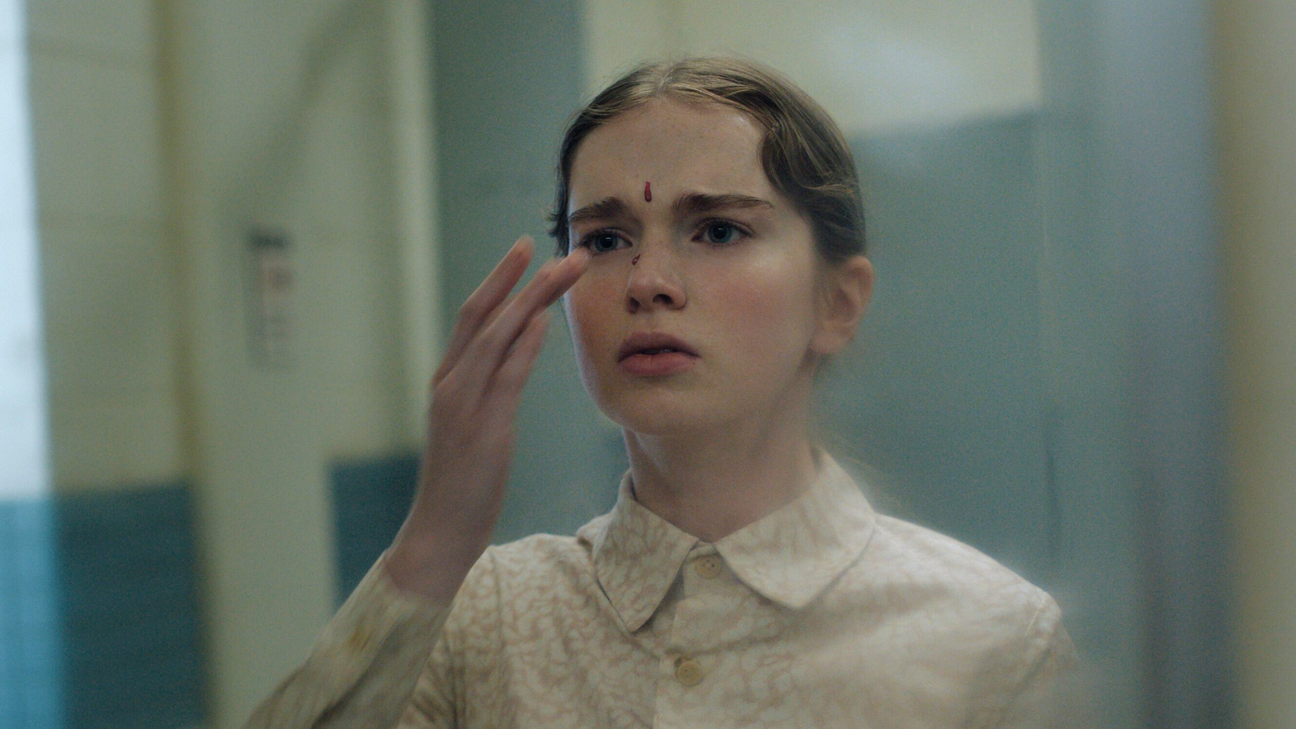 Carrie's Powers Explained: How Mike Flanagan's Character Compares To Past Versions