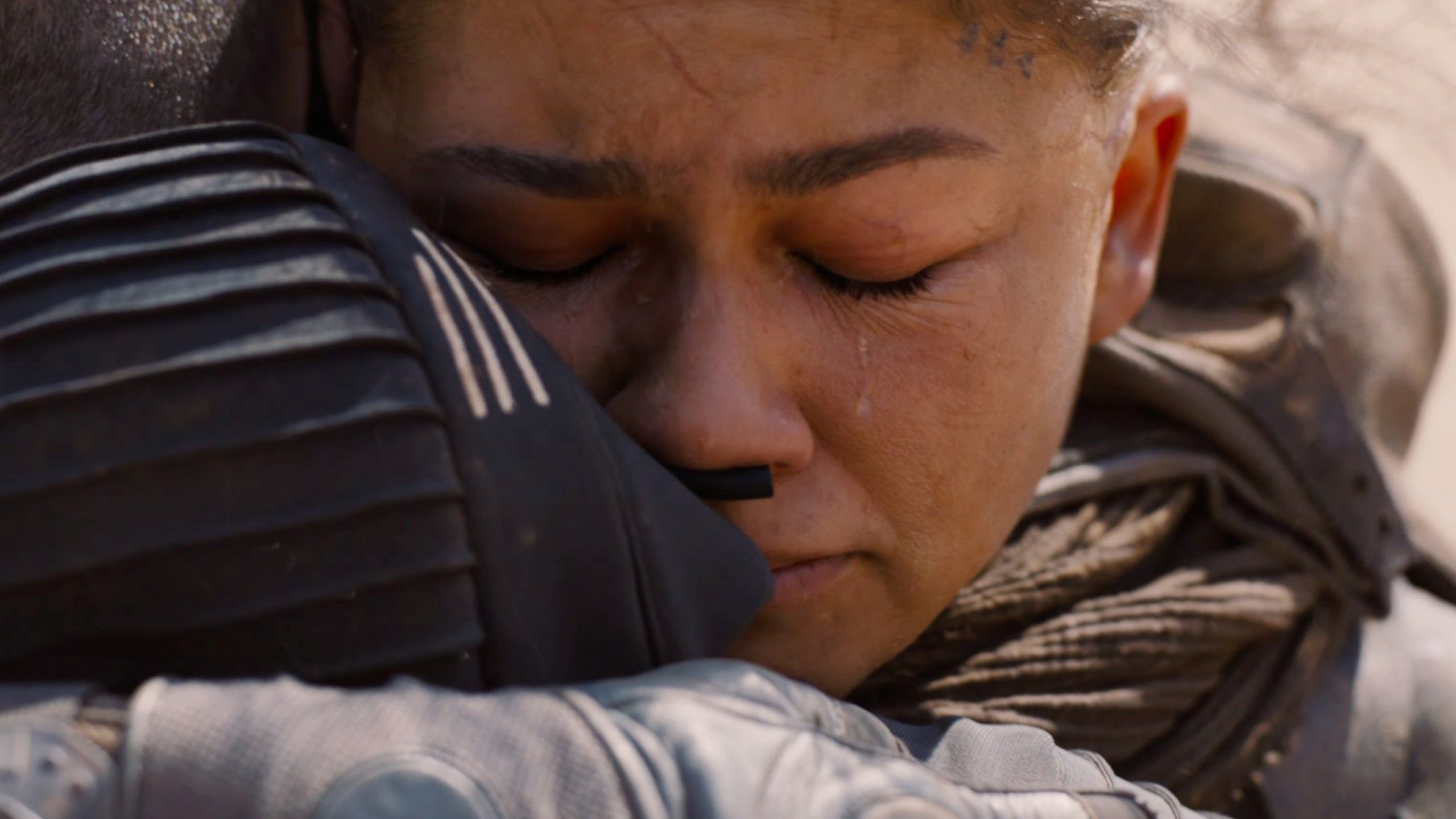 chani-crying-while-hugging-paul-in-dune-3 Rebecca Ferguson’s $1.12 Billion Sci-Fi Adaptation’s New IMAX Theatrical Release Unveiled