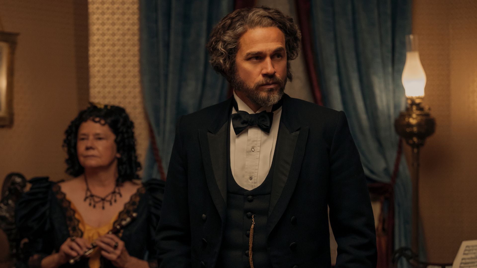 Charlie Hunnam’s Returning Netflix Crime Series Officially Hits New Record-Low In Ratings