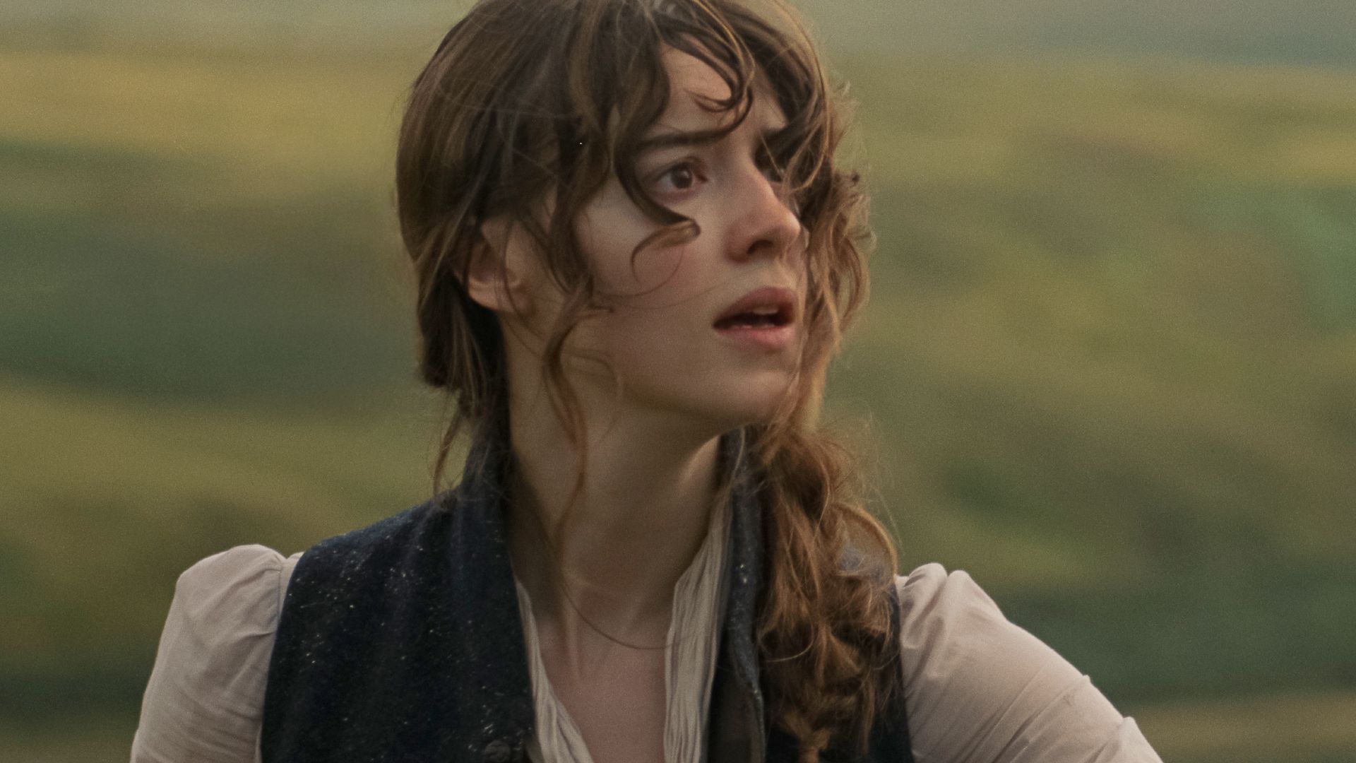 Daisy Edgar-Jones as Elinor looking surprised in Sense and Sensibility 2026