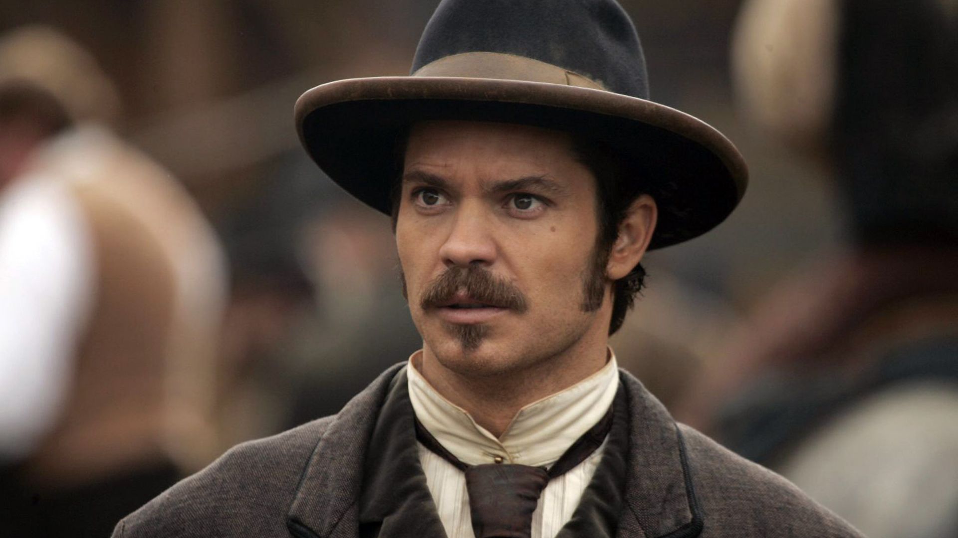 Timothy Olyphant's 97% RT Crime Series Deserves Credit For Blending The West Wing And Deadwood