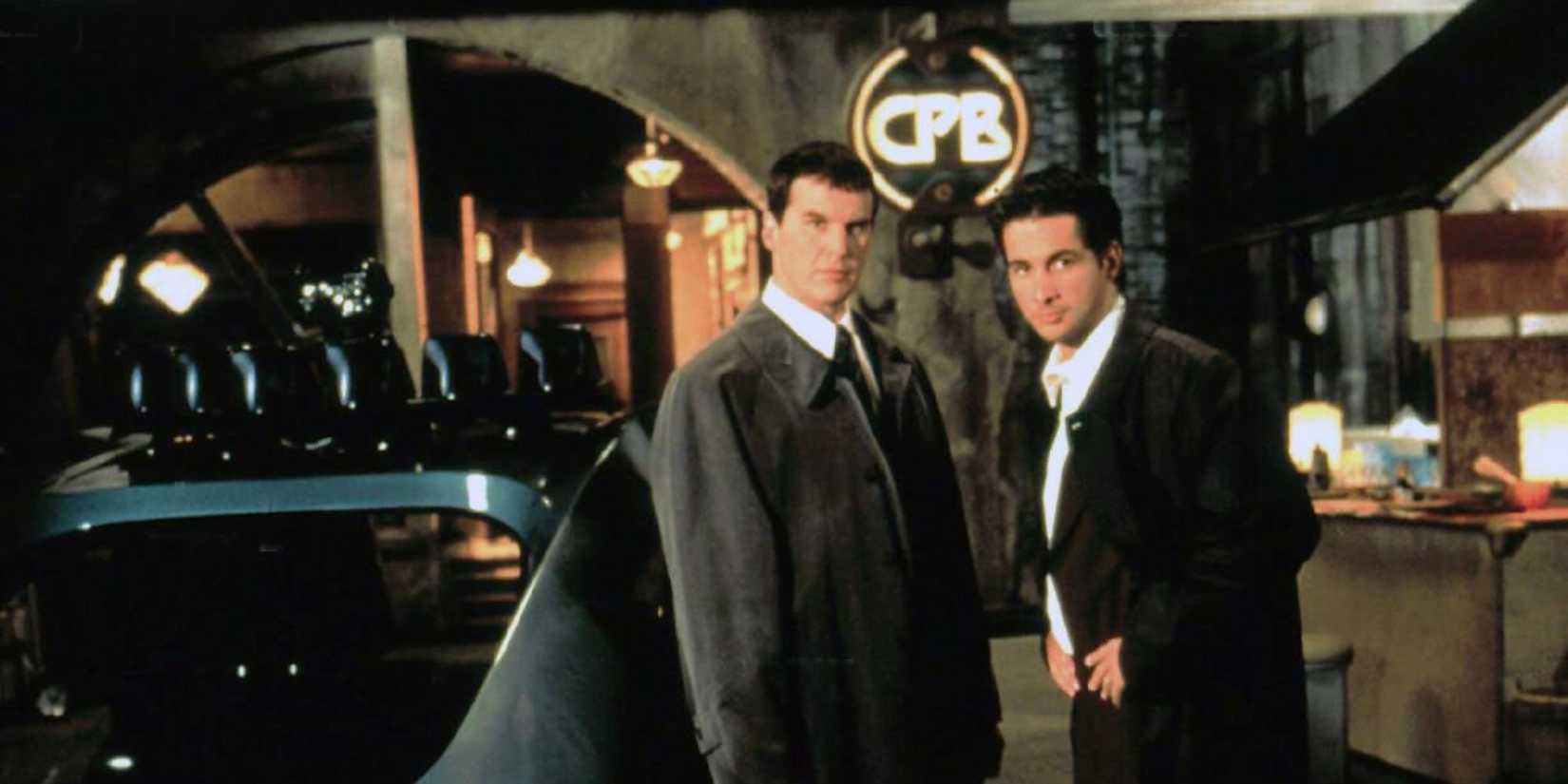 Farve and Hume next to a futuristic car in Total Recall 2070