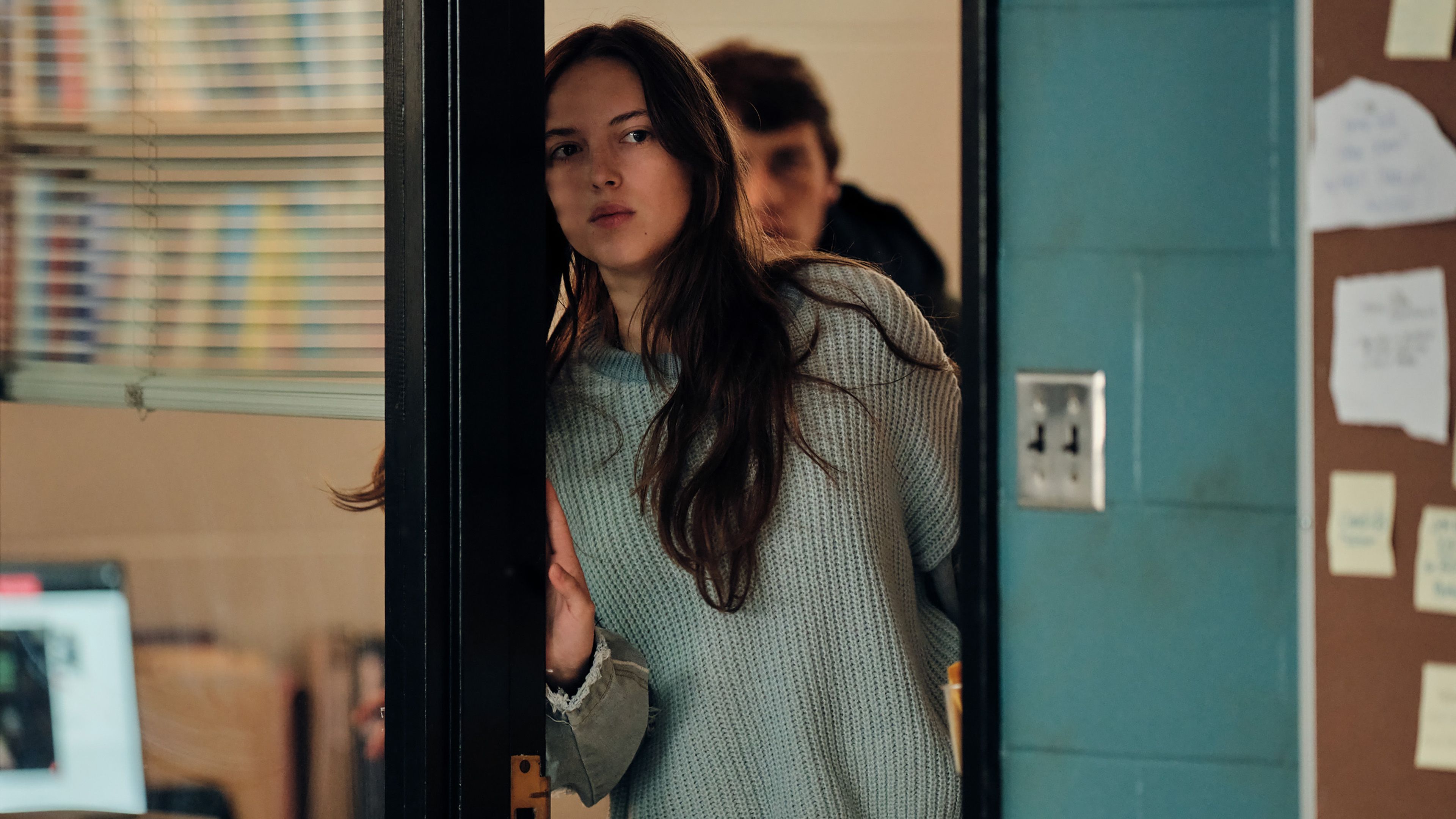grace-brennan-s-mallory-looking-suspiciously-while-closing-a-door-in-phony Phony: Hulu’s New Mystery Series Is An Instantly Gripping & Enjoyable Ride | Review