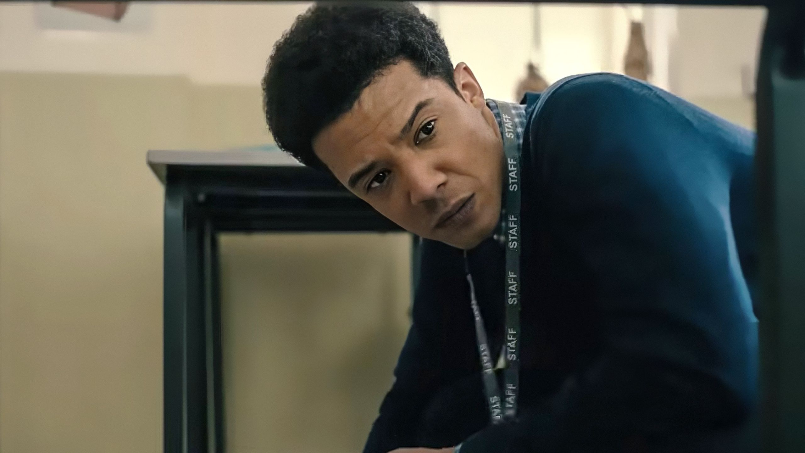 Jacob Anderson como Sam em Bad Apples