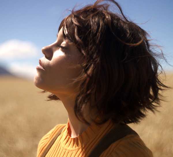 Jenna Ortega looking up at the sky in Klara and the Sun